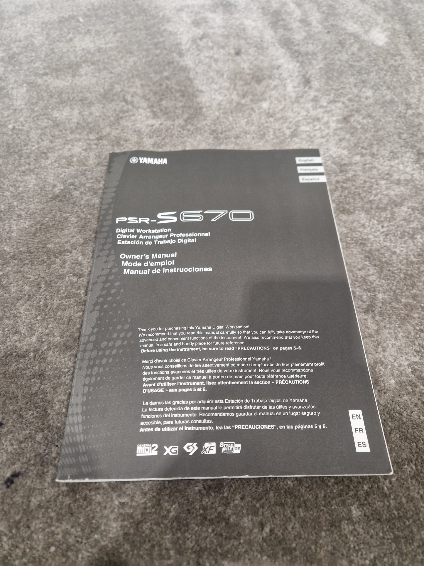 Yamaha PSR-S670 - Arranger Keyboard - Excellent w/ Power Supply & Keyboard Stand