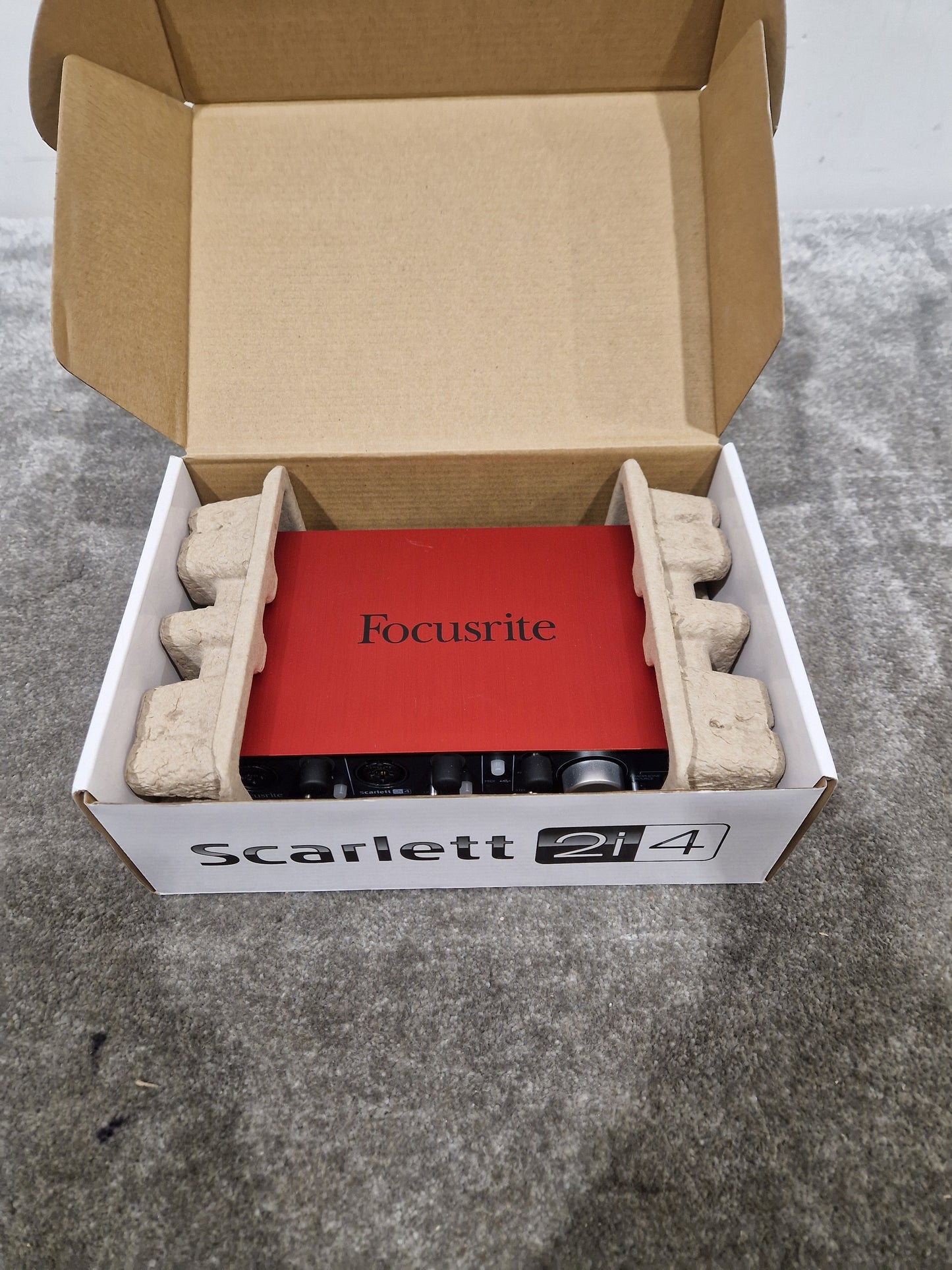 Scarlett 2I 4 - USB Audio Interface - Excellent w/ Original Box & Power Supply