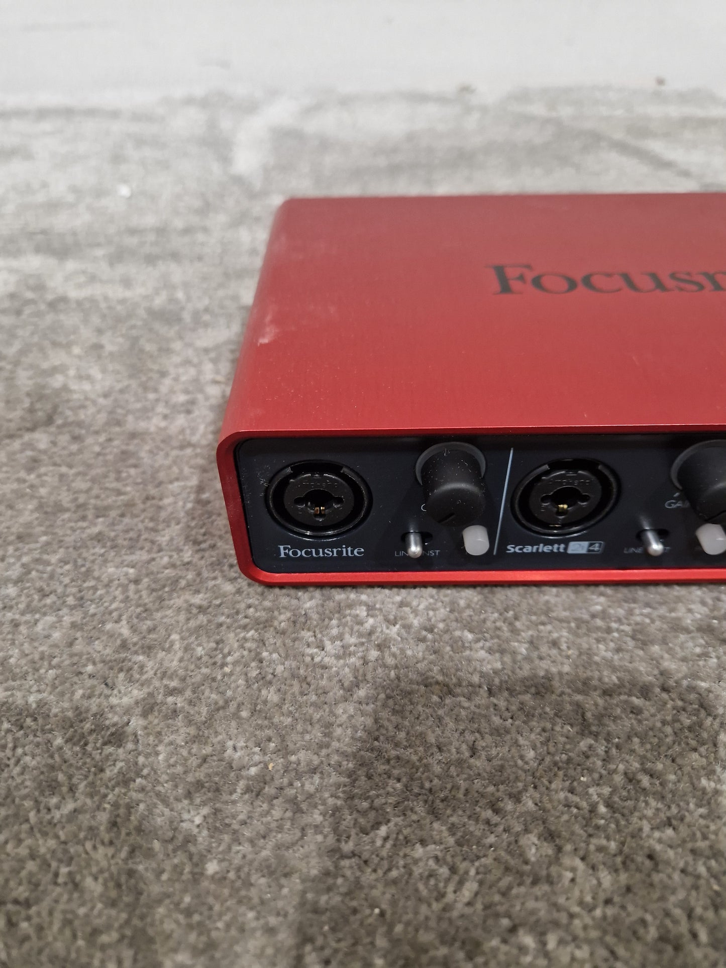 Scarlett 2I 4 - USB Audio Interface - Excellent w/ Original Box & Power Supply