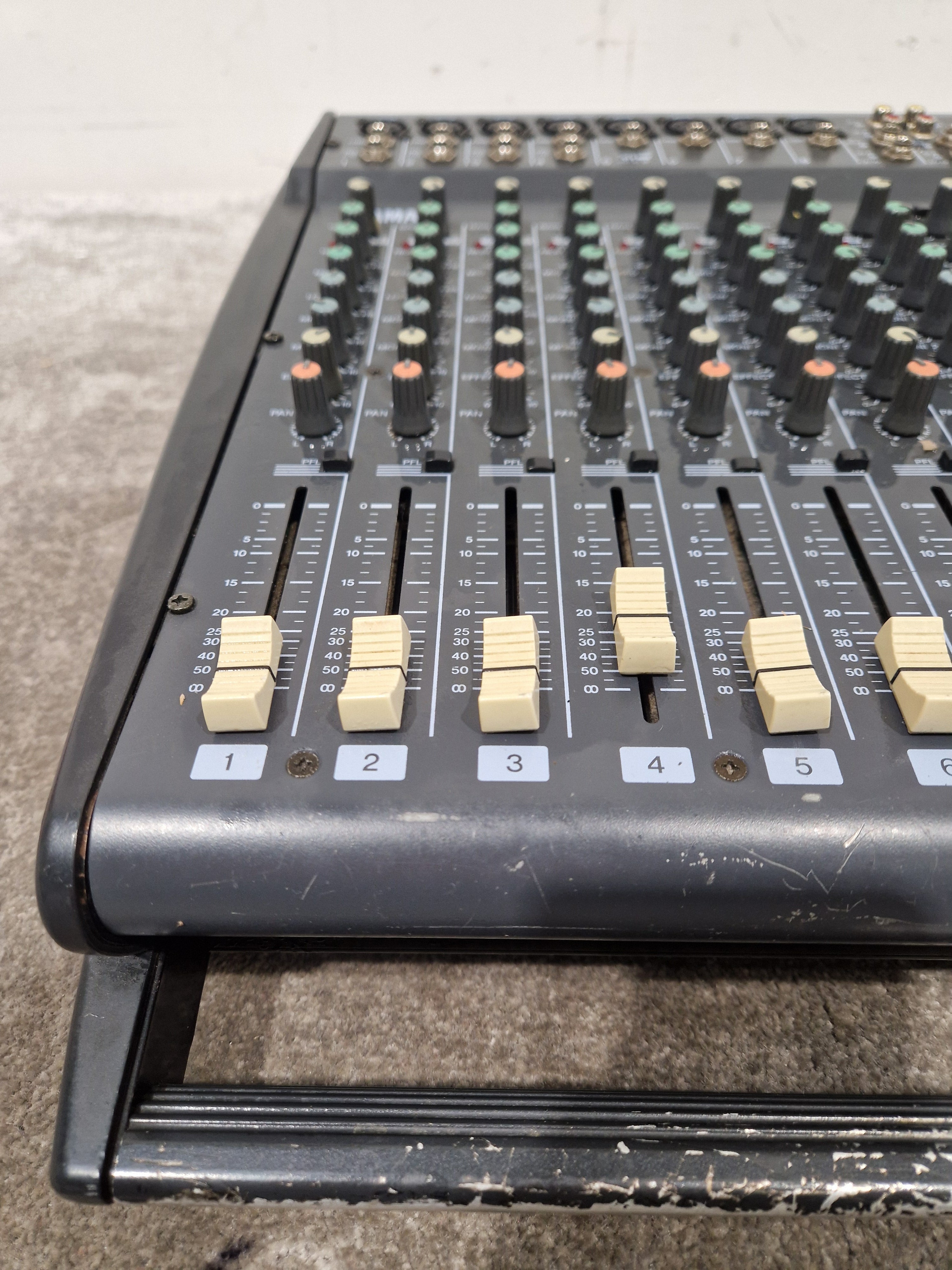 Yamaha EMX 2000 - 200W Powered Mixer - Spares or Repair – Audio Trader