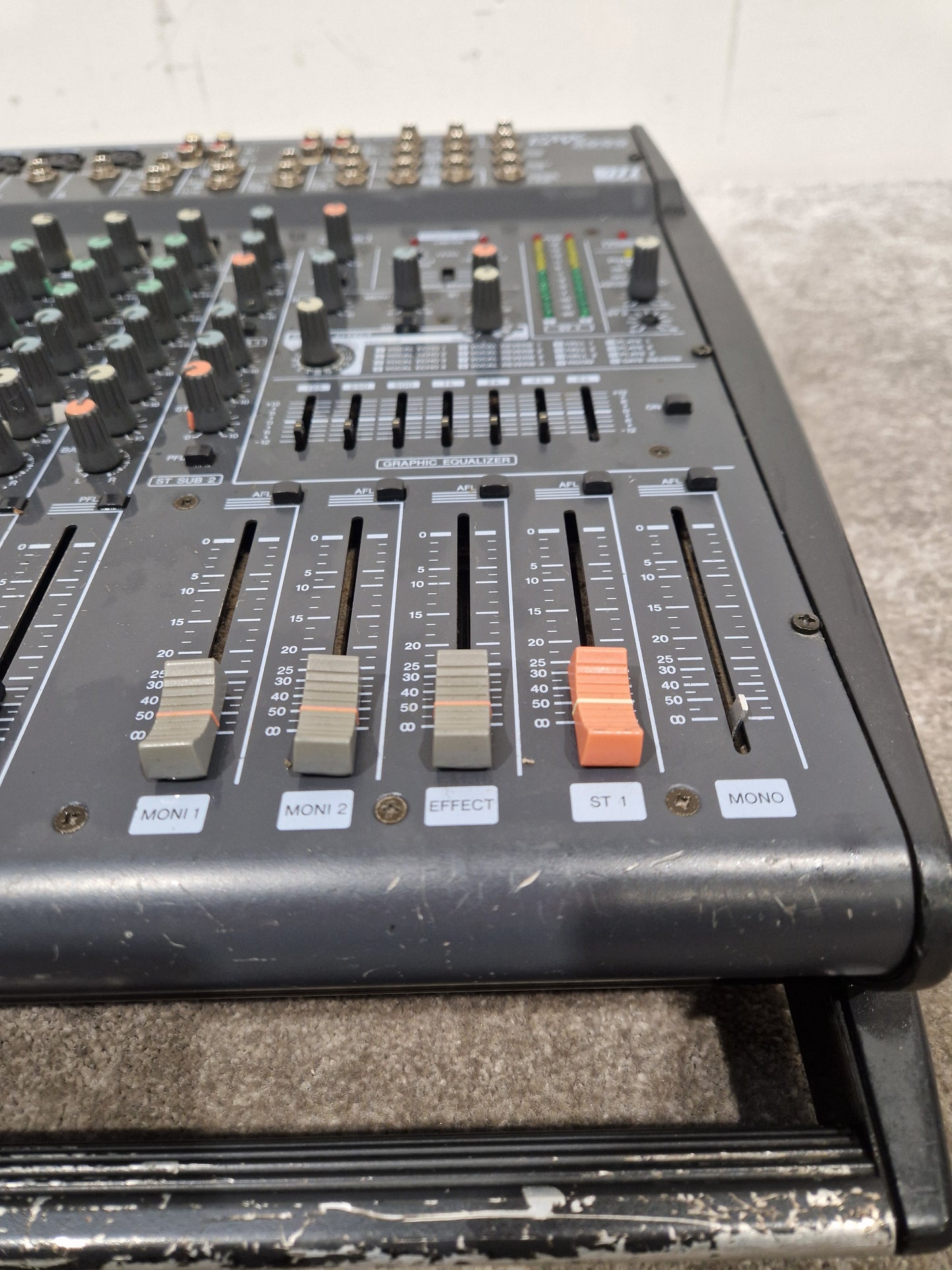 Yamaha EMX 2000 - 200W Powered Mixer - Spares or Repair