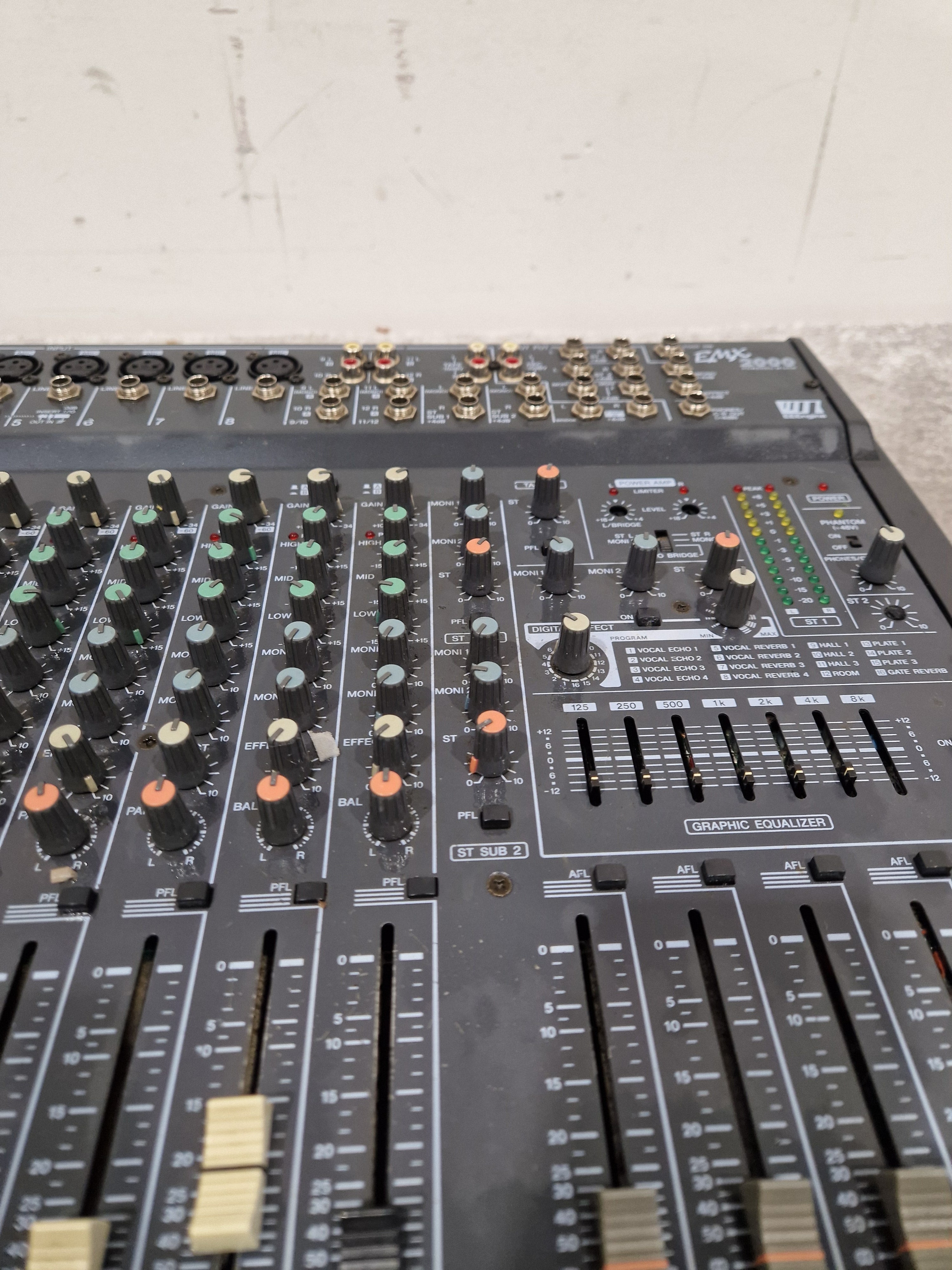 d*z様 YAMAHA EMX2000 powered mixer Yamaha EMX2000 12 Channel Powered Mixer EMX-2000 | Reverb Canada