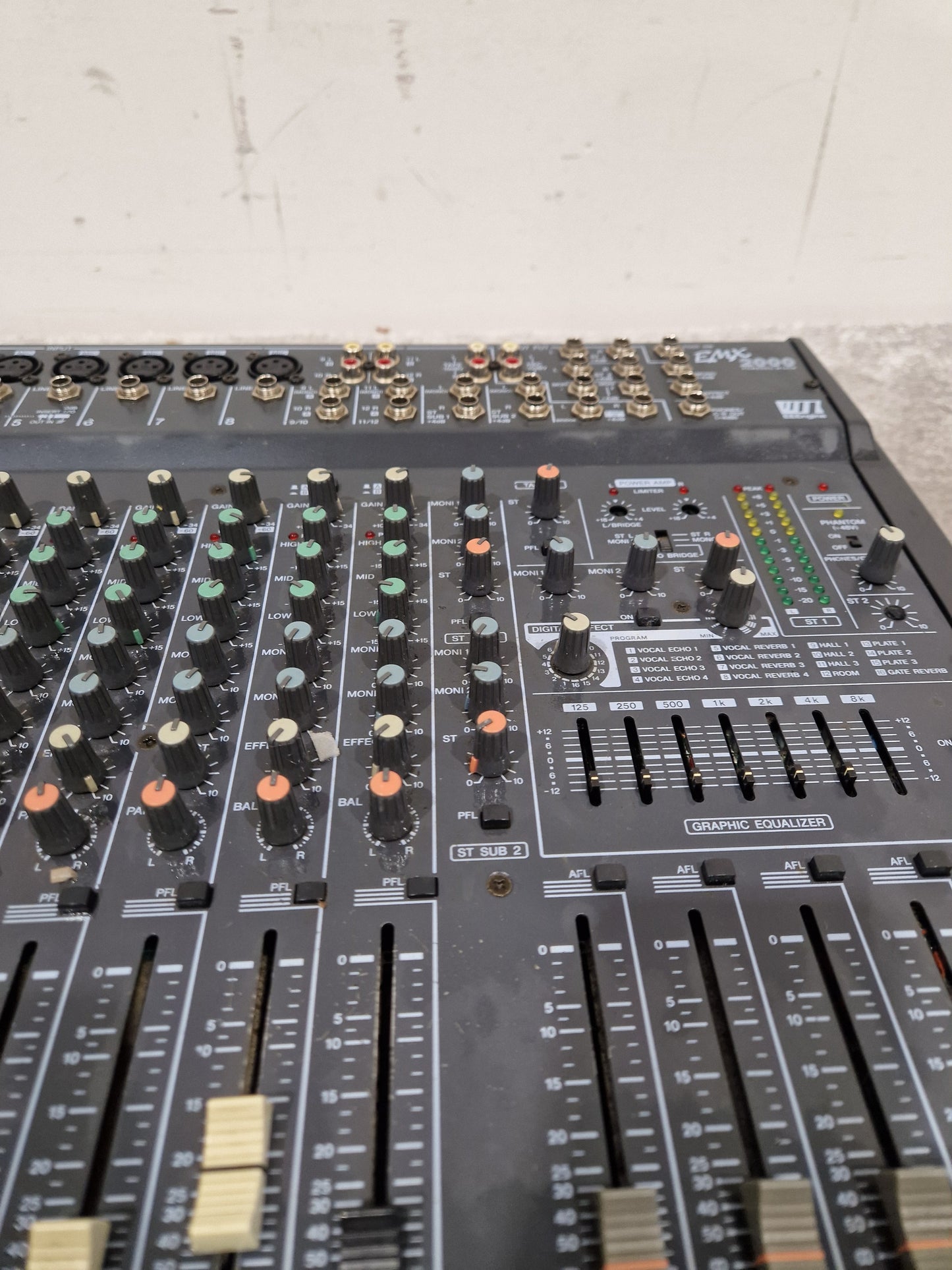 Yamaha EMX 2000 - 200W Powered Mixer - Spares or Repair
