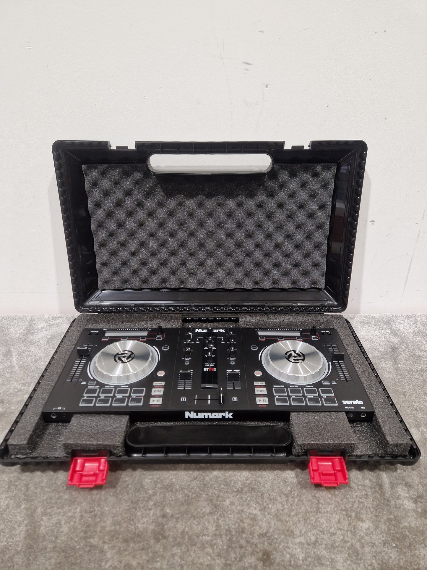 Numark Mixtrack Pro 3 ALL-IN-ONE Controller - DJ Performance Controller - Excellent w/ Hard Case