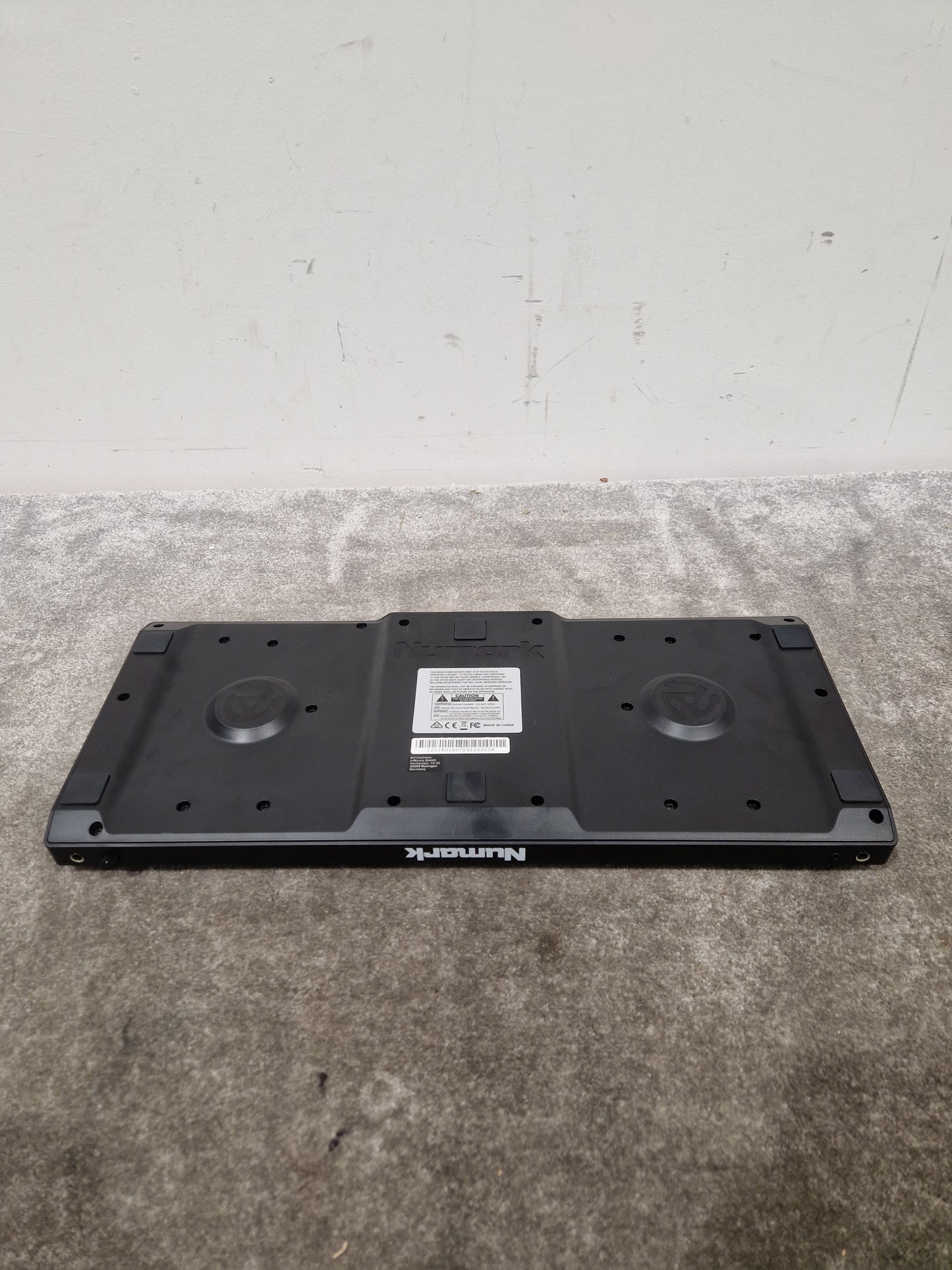 Numark Mixtrack Pro 3 ALL-IN-ONE Controller - DJ Performance Controller - Excellent w/ Hard Case