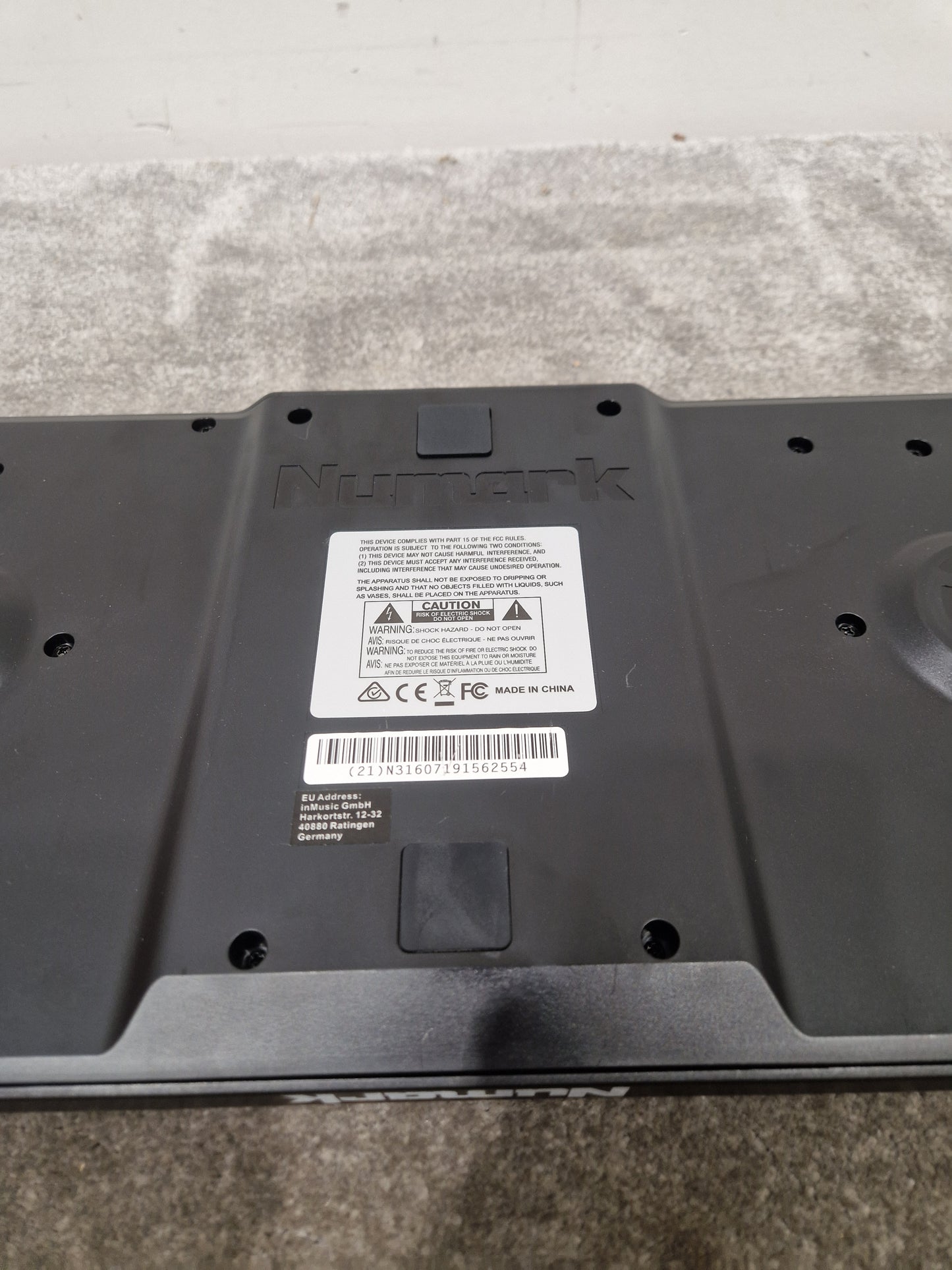 Numark Mixtrack Pro 3 ALL-IN-ONE Controller - DJ Performance Controller - Excellent w/ Hard Case