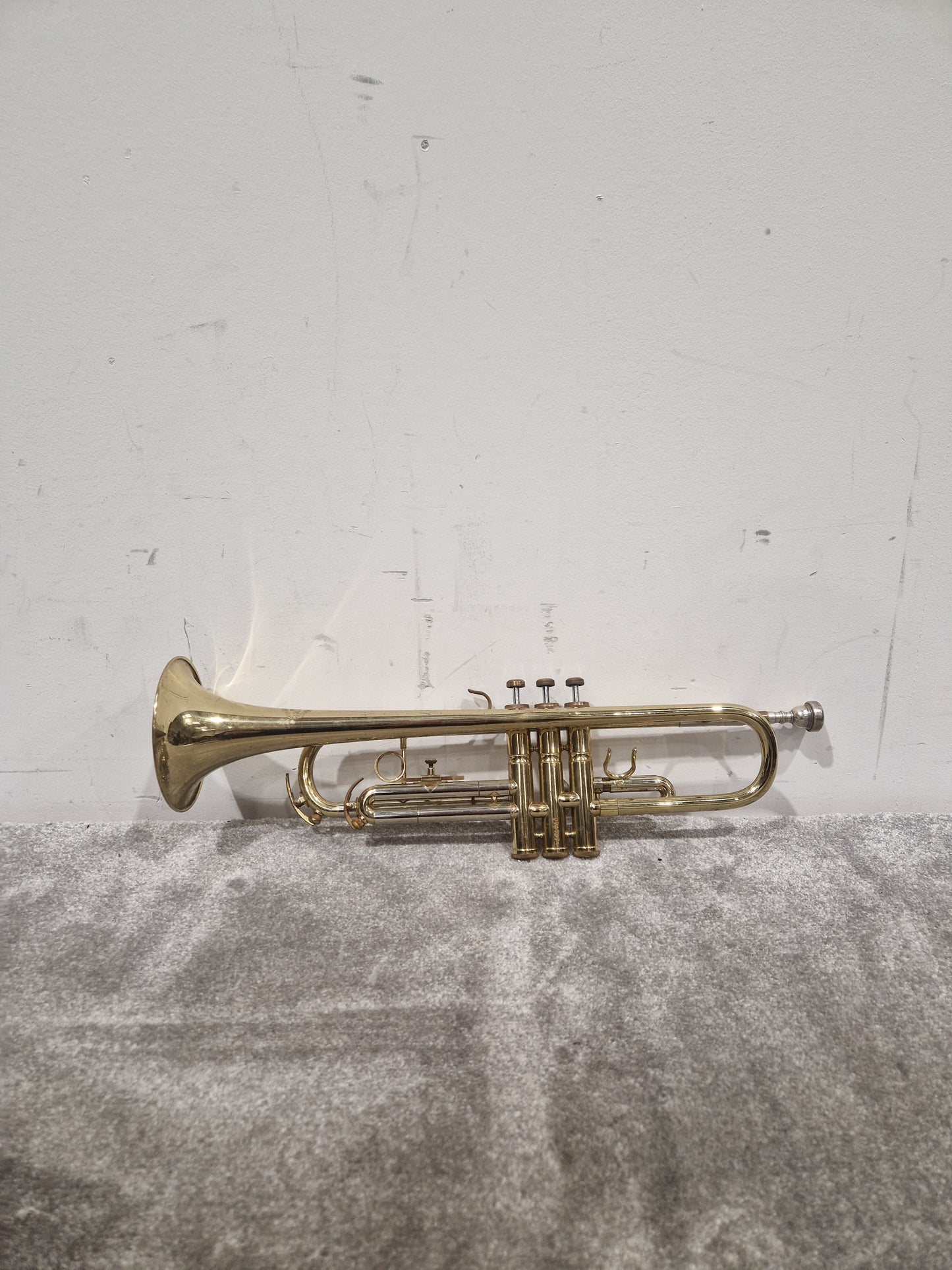 Corton Amati 776467 – Classic Brass Trumpet – Good w/ Chord Soft Case & Trumpet Study Books