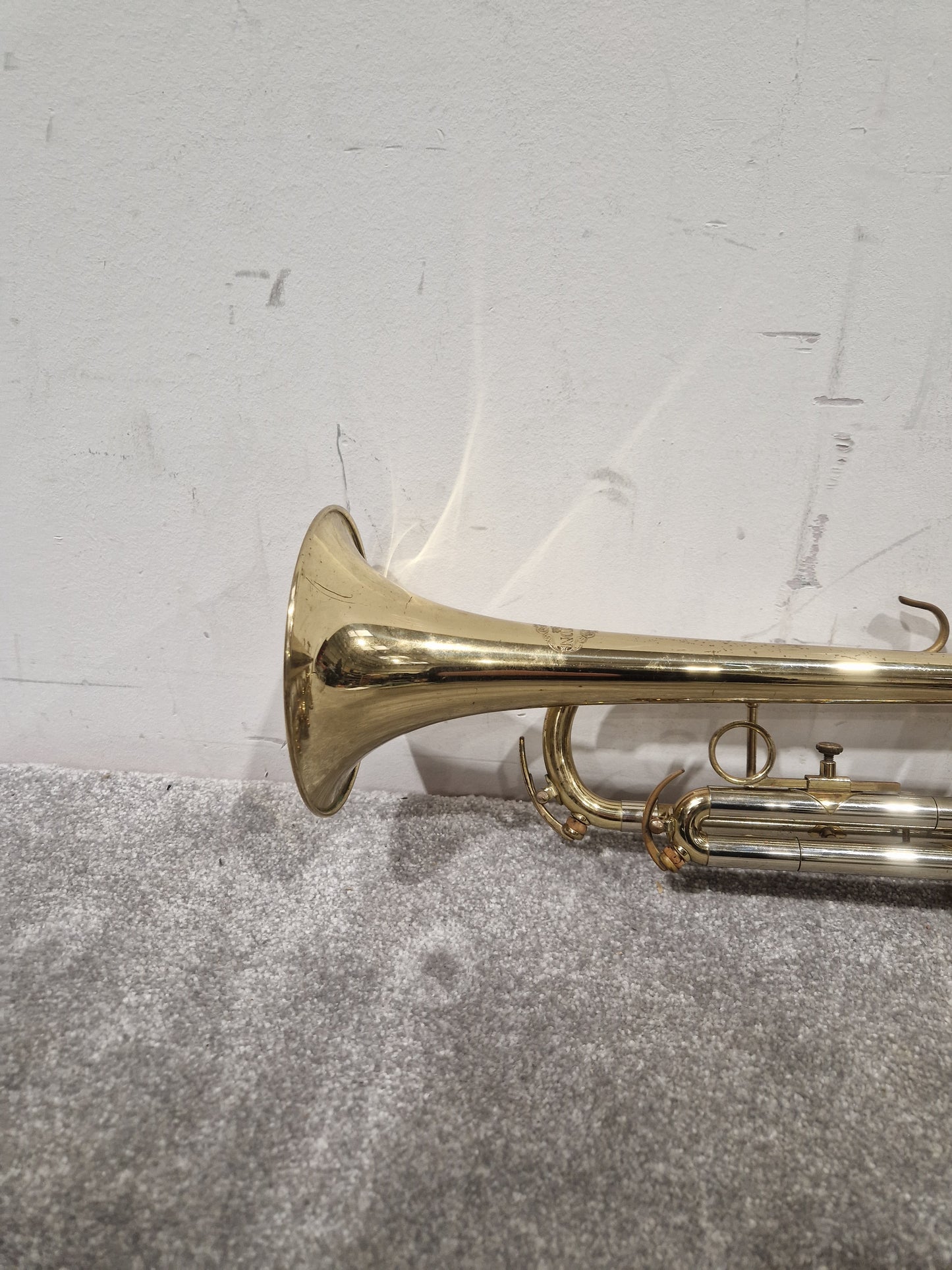 Corton Amati 776467 – Classic Brass Trumpet – Good w/ Chord Soft Case & Trumpet Study Books