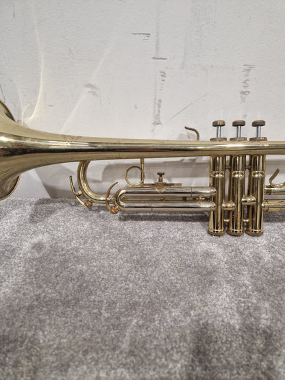 Corton Amati 776467 – Classic Brass Trumpet – Good w/ Chord Soft Case & Trumpet Study Books