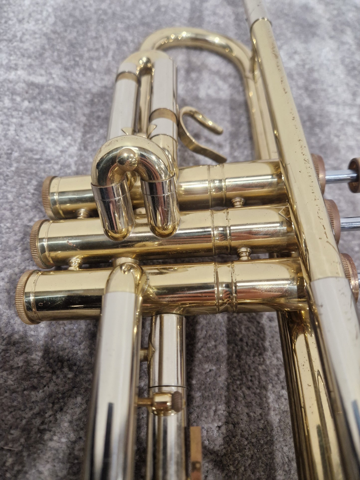 Corton Amati 776467 – Classic Brass Trumpet – Good w/ Chord Soft Case & Trumpet Study Books