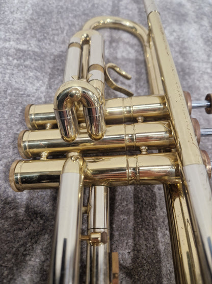 Corton Amati 776467 – Classic Brass Trumpet – Good w/ Chord Soft Case & Trumpet Study Books