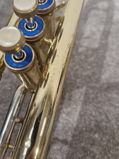 Corton Amati 776467 – Classic Brass Trumpet – Good w/ Chord Soft Case & Trumpet Study Books