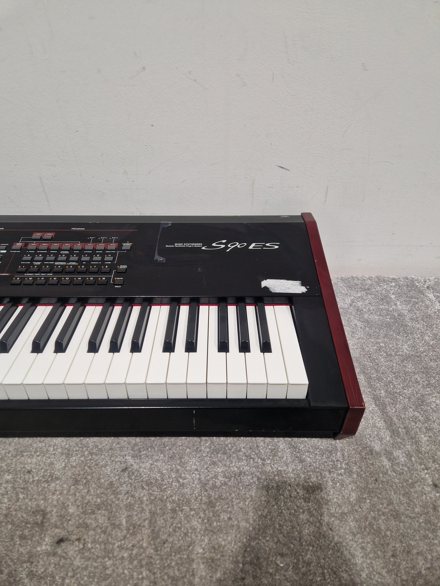 Yamaha S90ES - 88-Key Stage Synthesizer - Very Good w/ Power Supply
