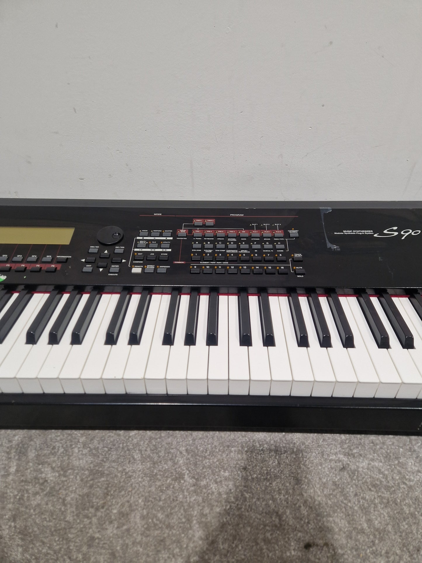 Yamaha S90ES - 88-Key Stage Synthesizer - Very Good w/ Power Supply