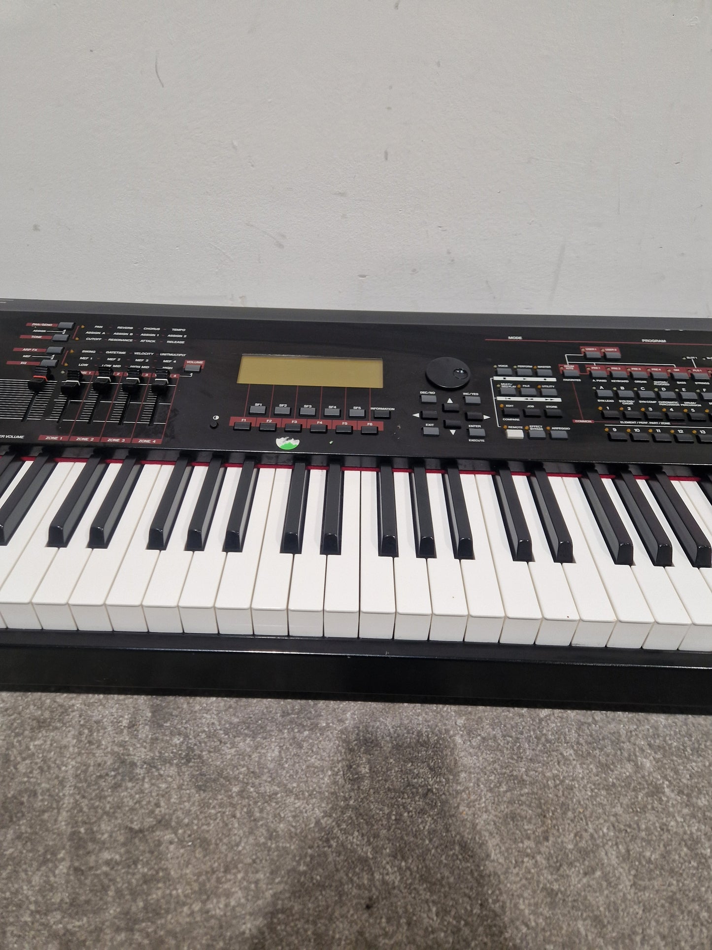 Yamaha S90ES - 88-Key Stage Synthesizer - Very Good w/ Power Supply