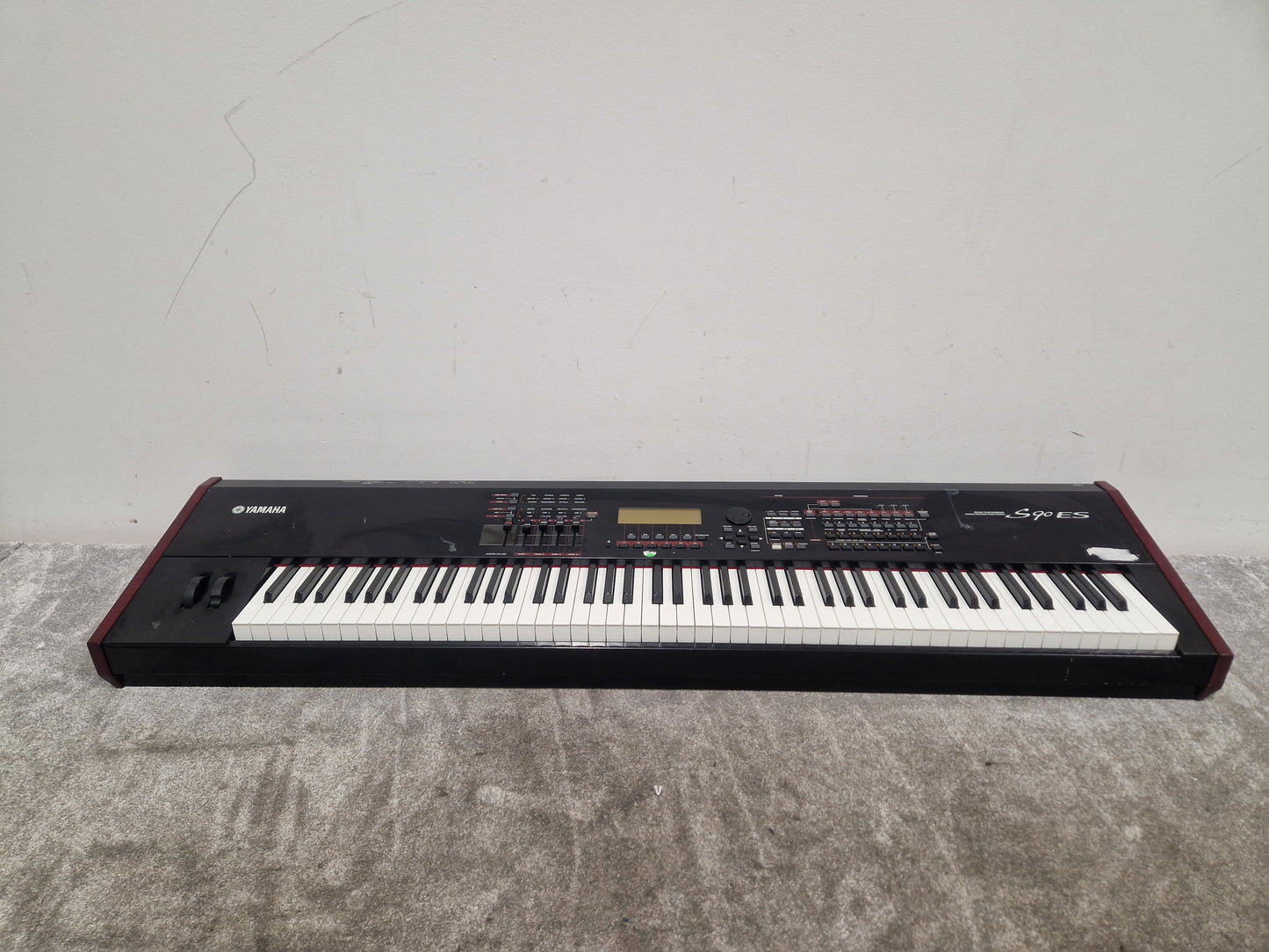 Yamaha S90ES - 88-Key Stage Synthesizer - Very Good w/ Power Supply