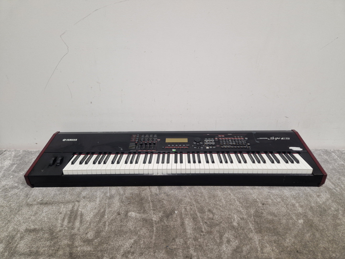 Yamaha S90ES - 88-Key Stage Synthesizer - Very Good w/ Power Supply