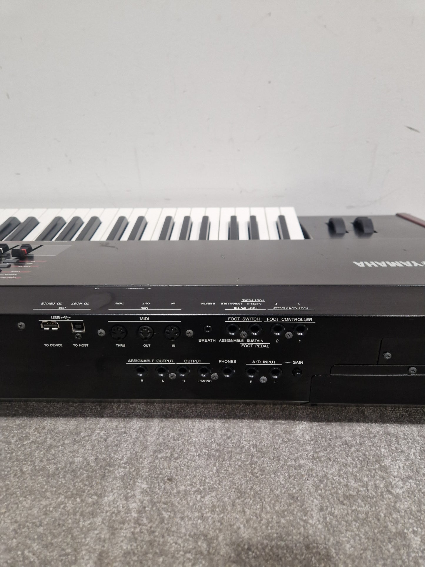 Yamaha S90ES - 88-Key Stage Synthesizer - Very Good w/ Power Supply