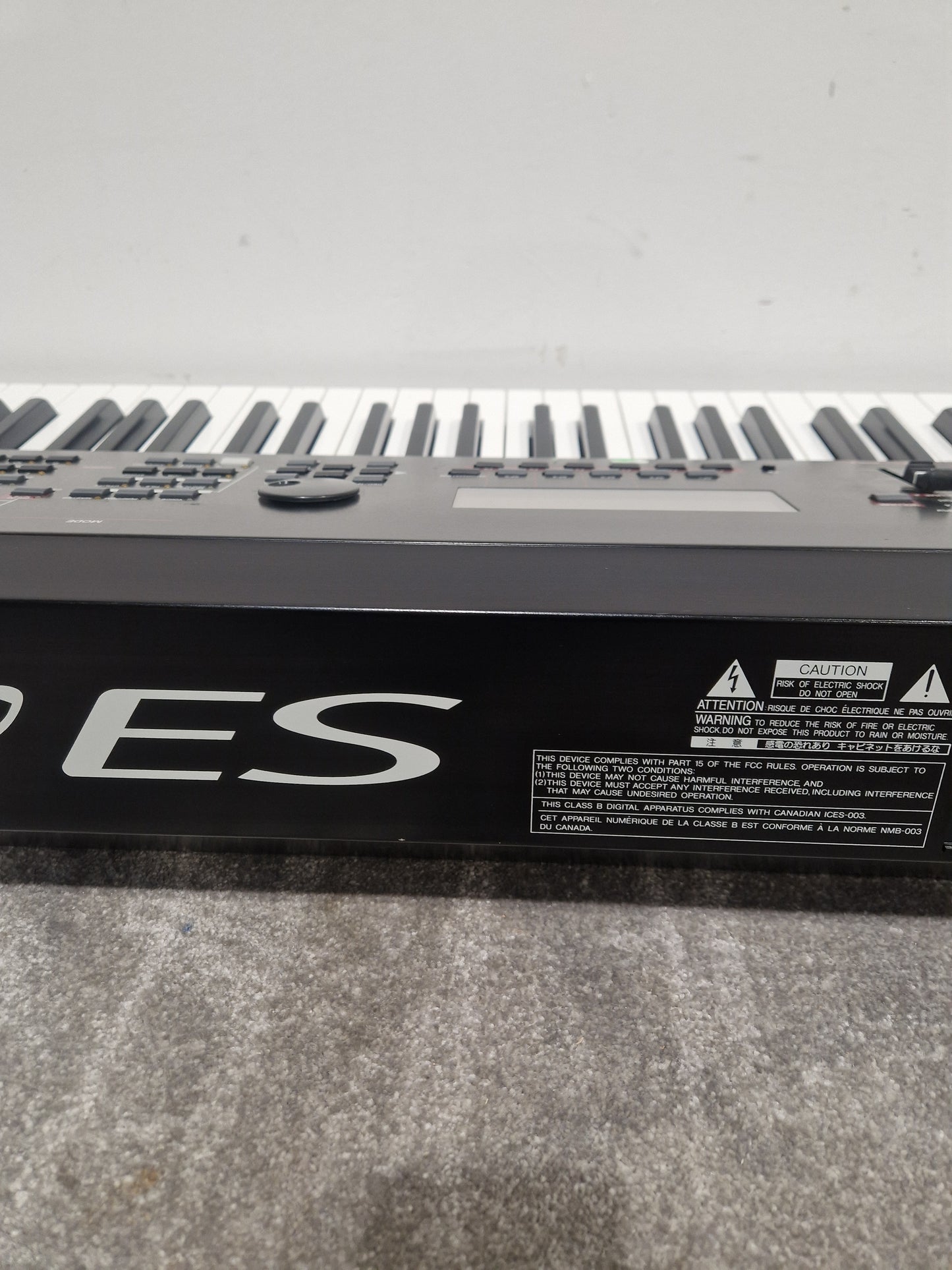 Yamaha S90ES - 88-Key Stage Synthesizer - Very Good w/ Power Supply