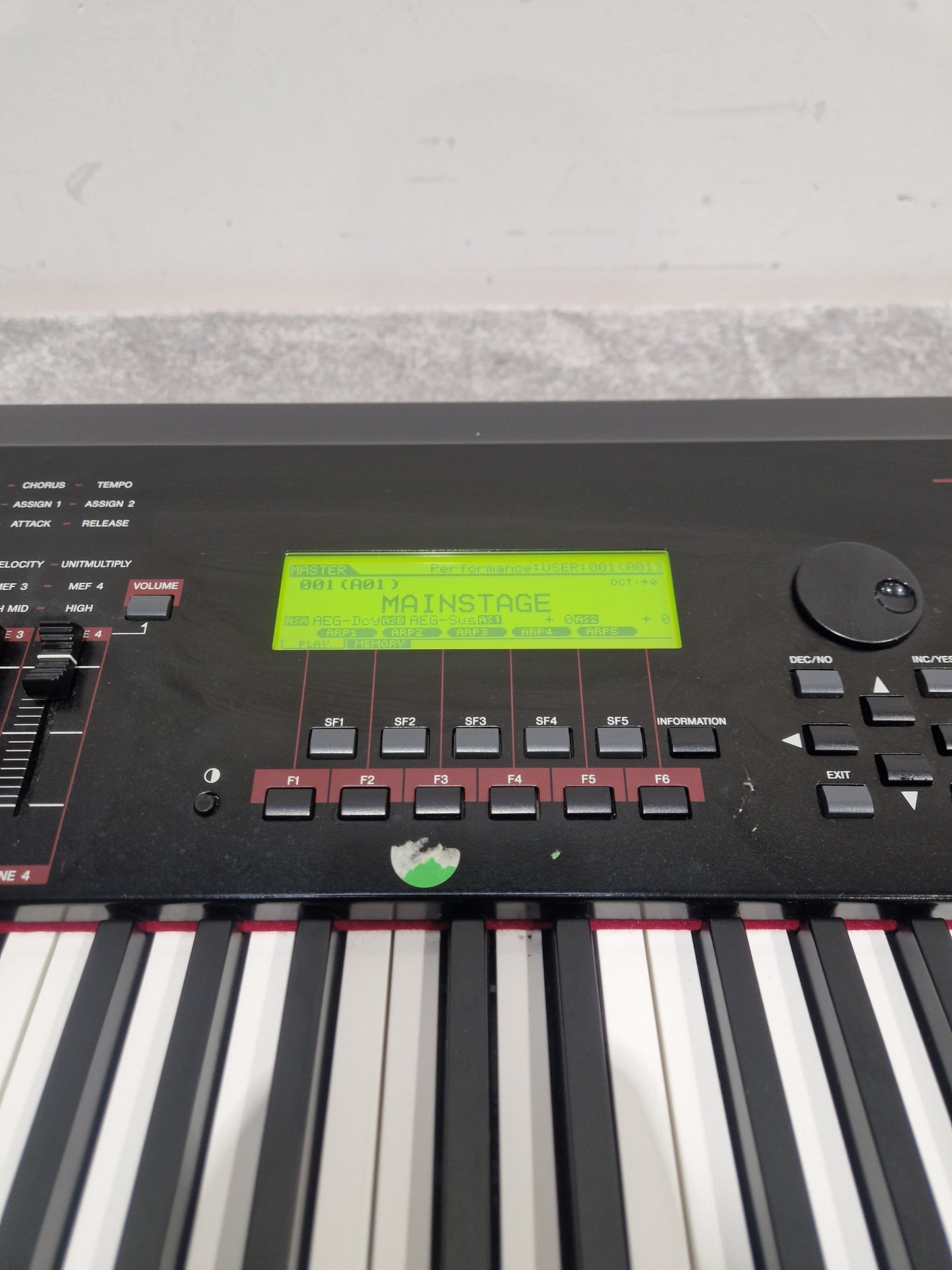Yamaha S90ES - 88-Key Stage Synthesizer - Very Good w/ Power Supply