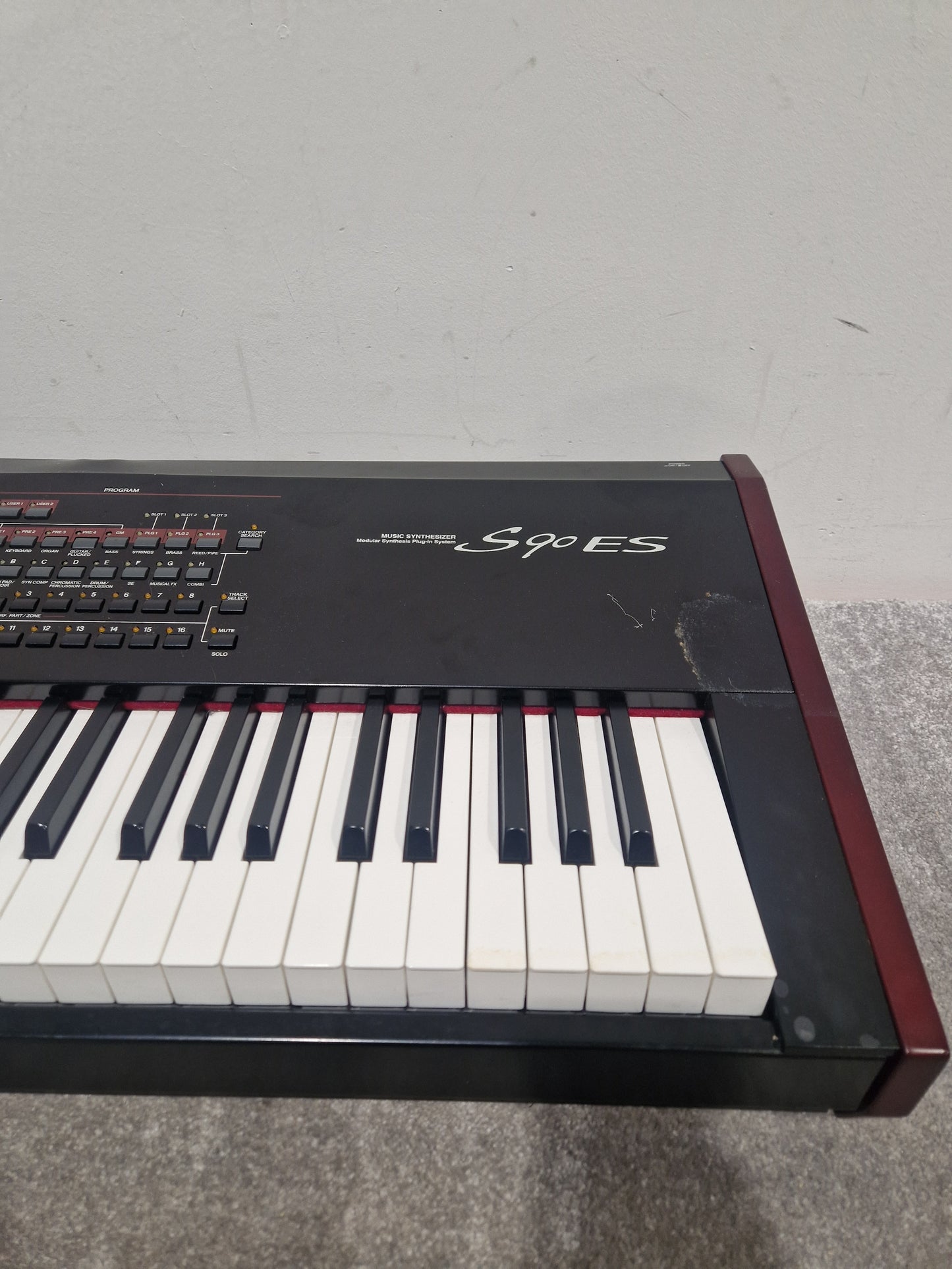 Yamaha S90ES - 88-Key Synthesizer - Fair w/ Power Supply