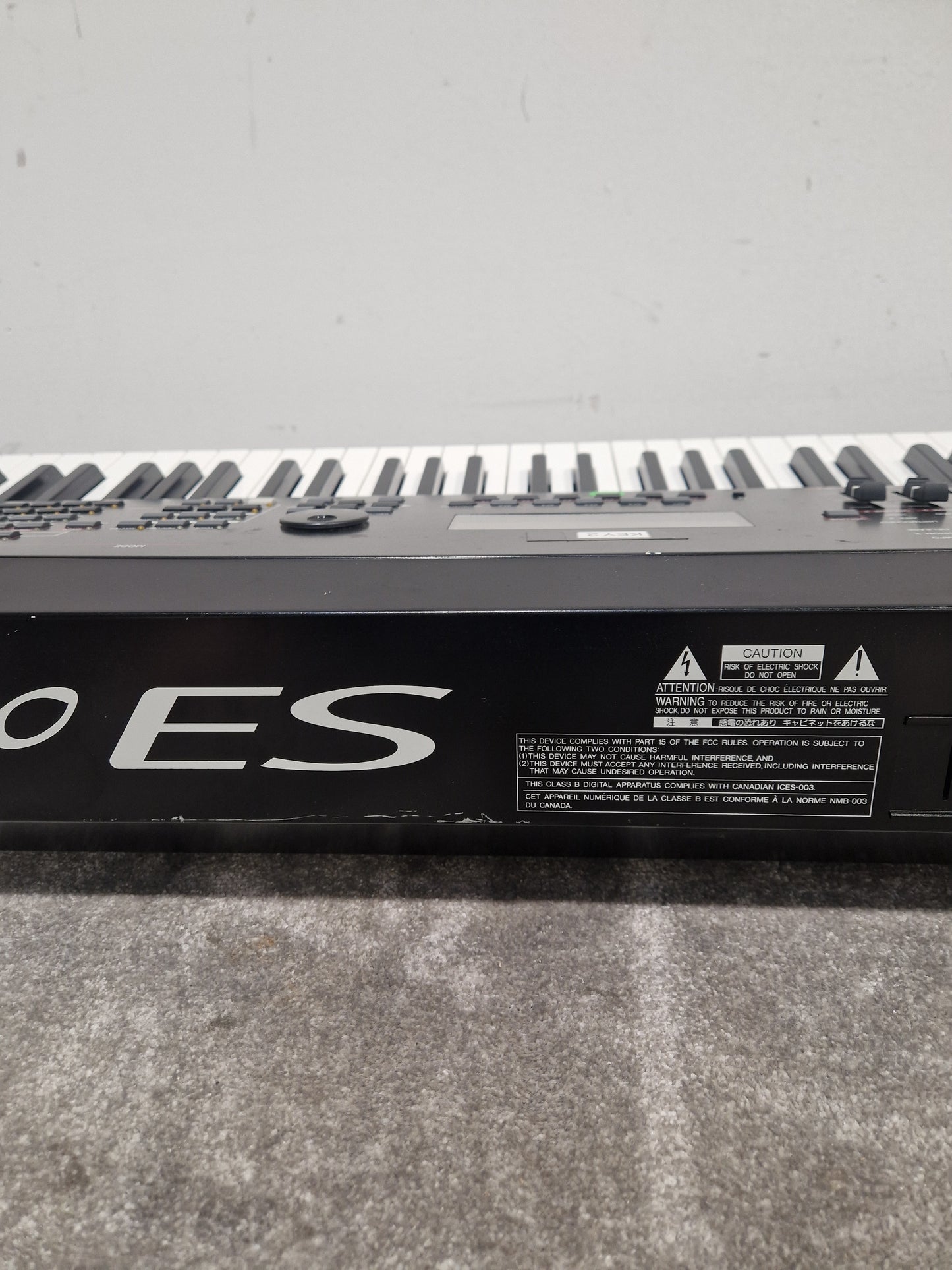 Yamaha S90ES - 88-Key Synthesizer - Fair w/ Power Supply