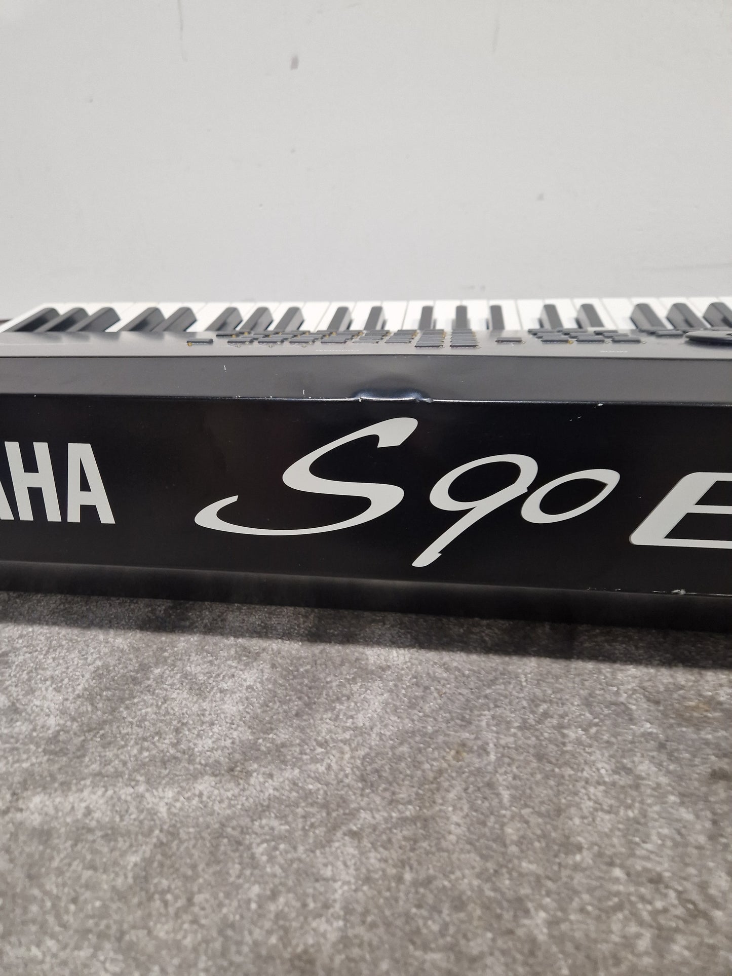 Yamaha S90ES - 88-Key Synthesizer - Fair w/ Power Supply
