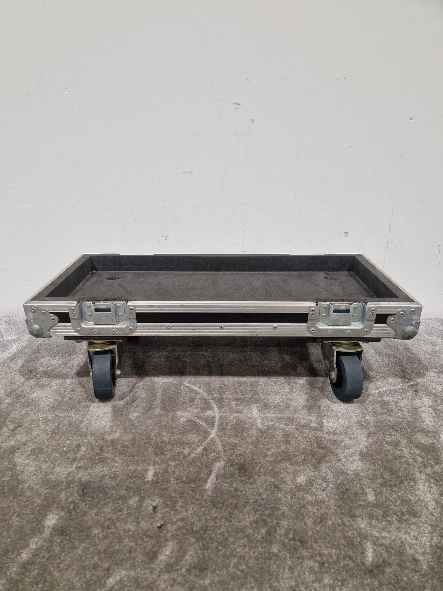 Boss Wheel ON Flight Case, Internal Foam Protection - Durable Transport Solution - Good