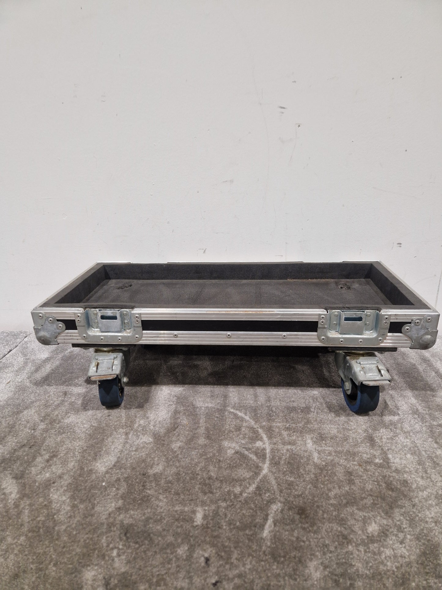 Boss Wheel ON Flight Case, Internal Foam Protection - Durable Transport Solution - Good