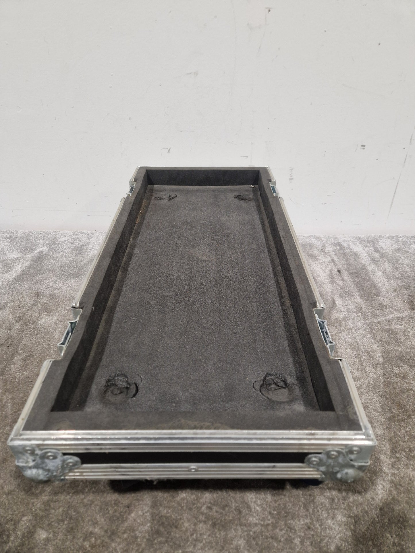 Boss Wheel ON Flight Case, Internal Foam Protection - Durable Transport Solution - Good