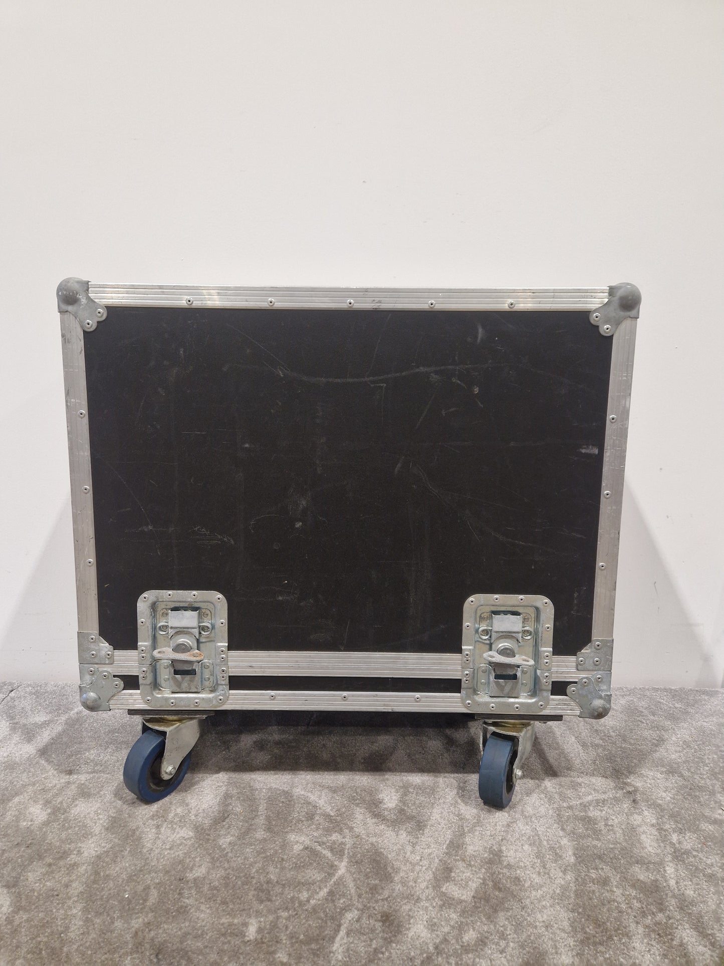Boss Wheel ON Flight Case, Internal Foam Protection - Durable Transport Solution - Good