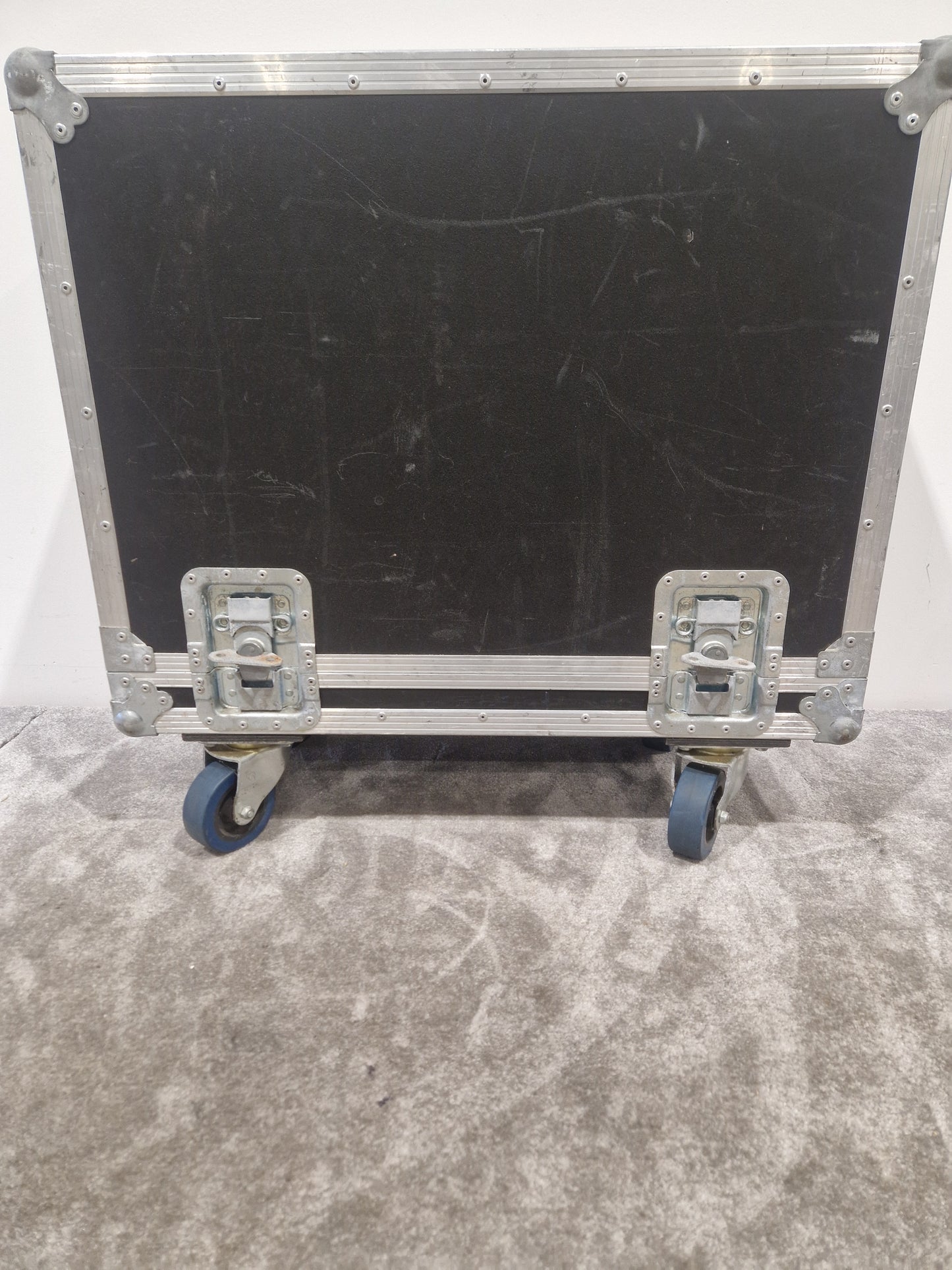 Boss Wheel ON Flight Case, Internal Foam Protection - Durable Transport Solution - Good