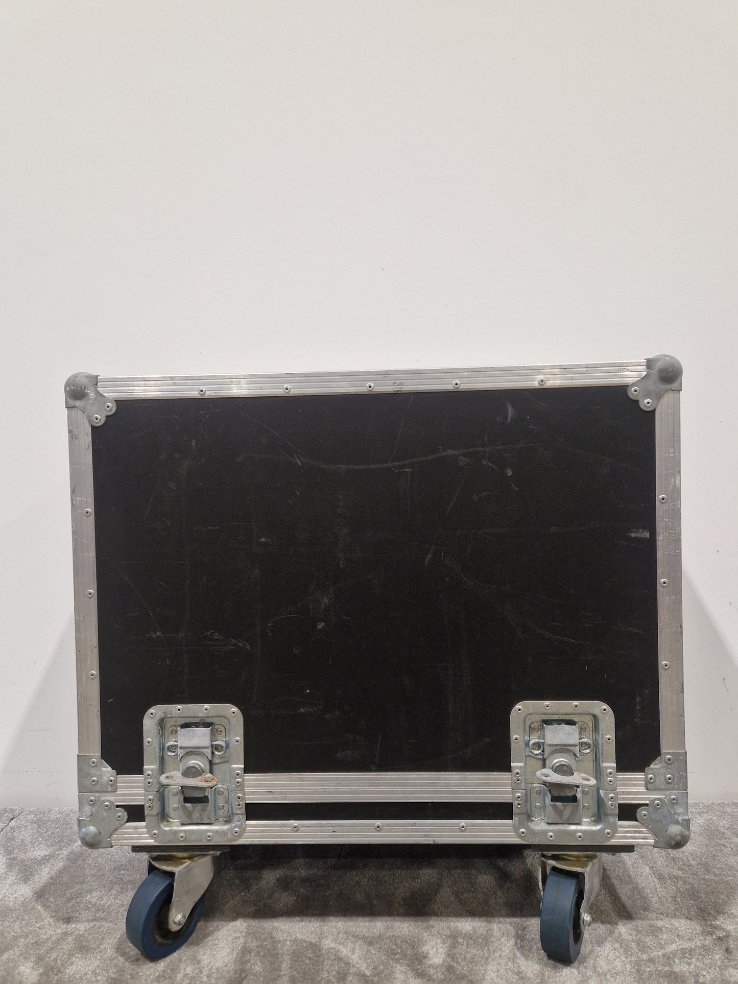 Boss Wheel ON Flight Case, Internal Foam Protection - Durable Transport Solution - Good