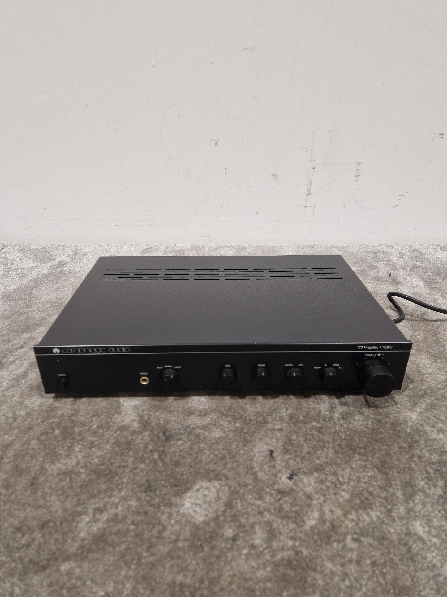 Cambridge Audio P70 Integrated Amlifier - High-Performance Audio - Excellent w/ Power Supply