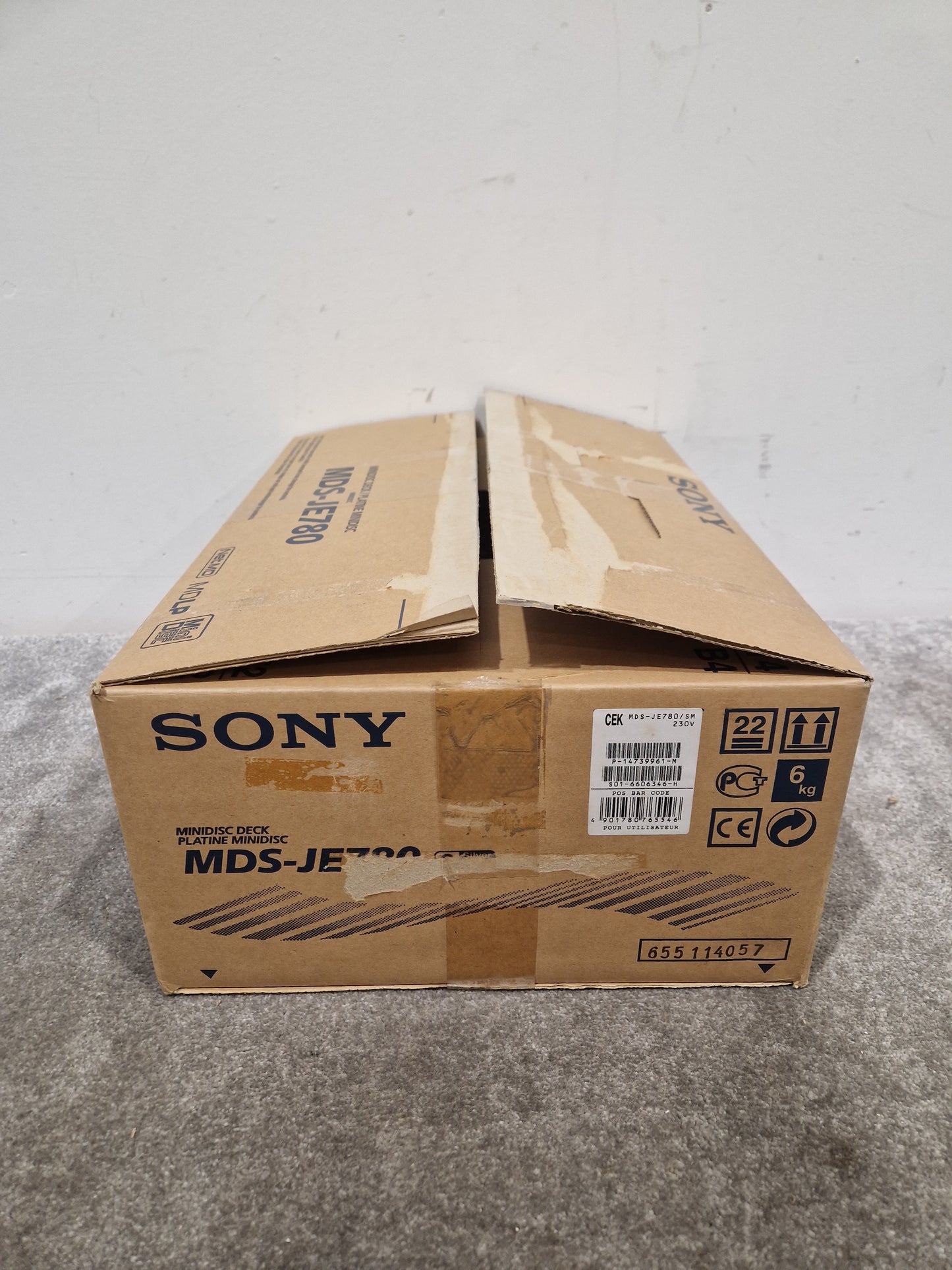 Sony MDS-JE780 - Minidisc Recorder - Spares or Repair w/ Original Box & Remote