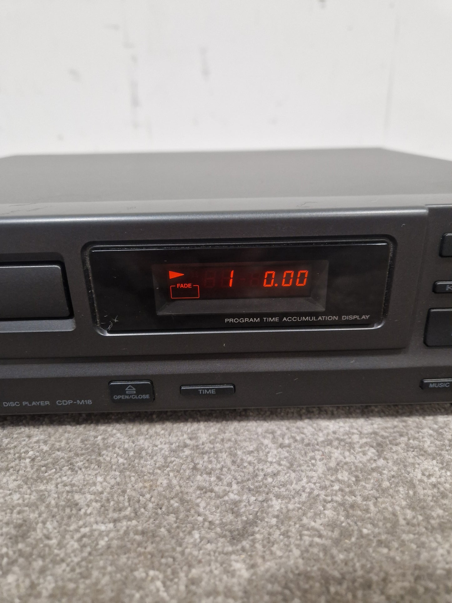 Sony CDP-M18 - Compact Disc Player - Excellent w/ Power Supply