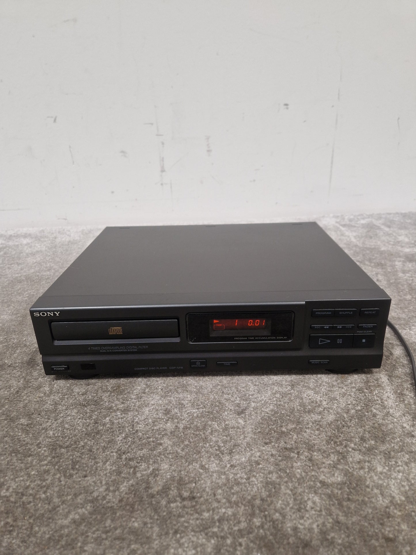 Sony CDP-M18 - Compact Disc Player - Excellent w/ Power Supply