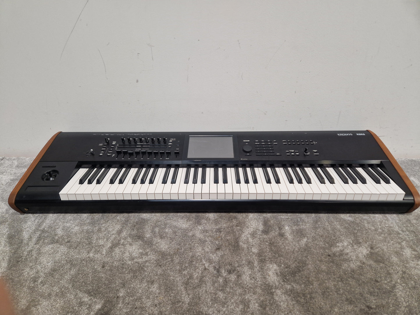 Korg Kronos 2 73 - Advanced Synth Workstation - Very Good w/ Power Supply, Manual, CDs