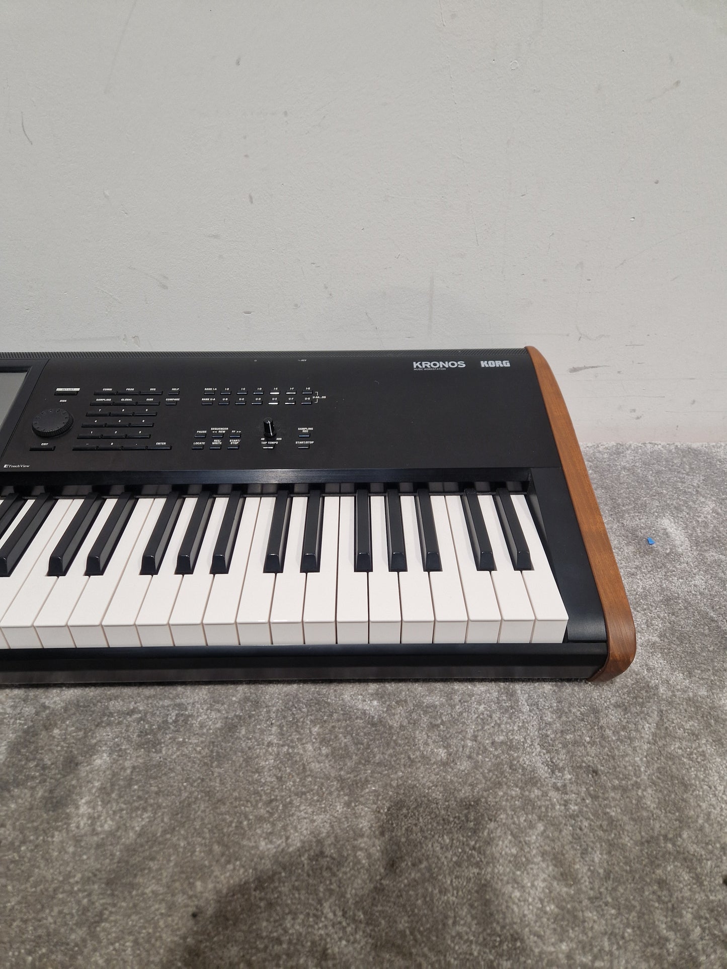 Korg Kronos 2 73 - Advanced Synth Workstation - Very Good w/ Power Supply, Manual, CDs