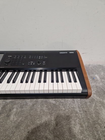 Korg Kronos 2 73 - Advanced Synth Workstation - Very Good w/ Power Supply, Manual, CDs