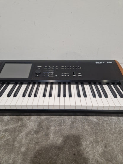 Korg Kronos 2 73 - Advanced Synth Workstation - Very Good w/ Power Supply, Manual, CDs