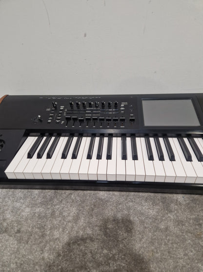 Korg Kronos 2 73 - Advanced Synth Workstation - Very Good w/ Power Supply, Manual, CDs