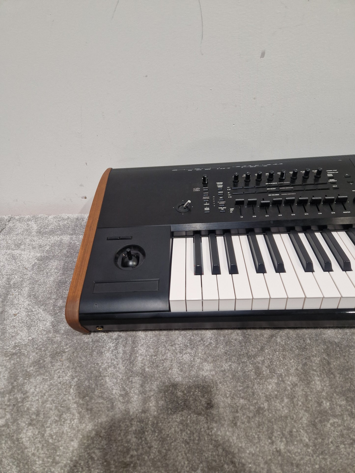 Korg Kronos 2 73 - Advanced Synth Workstation - Very Good w/ Power Supply, Manual, CDs