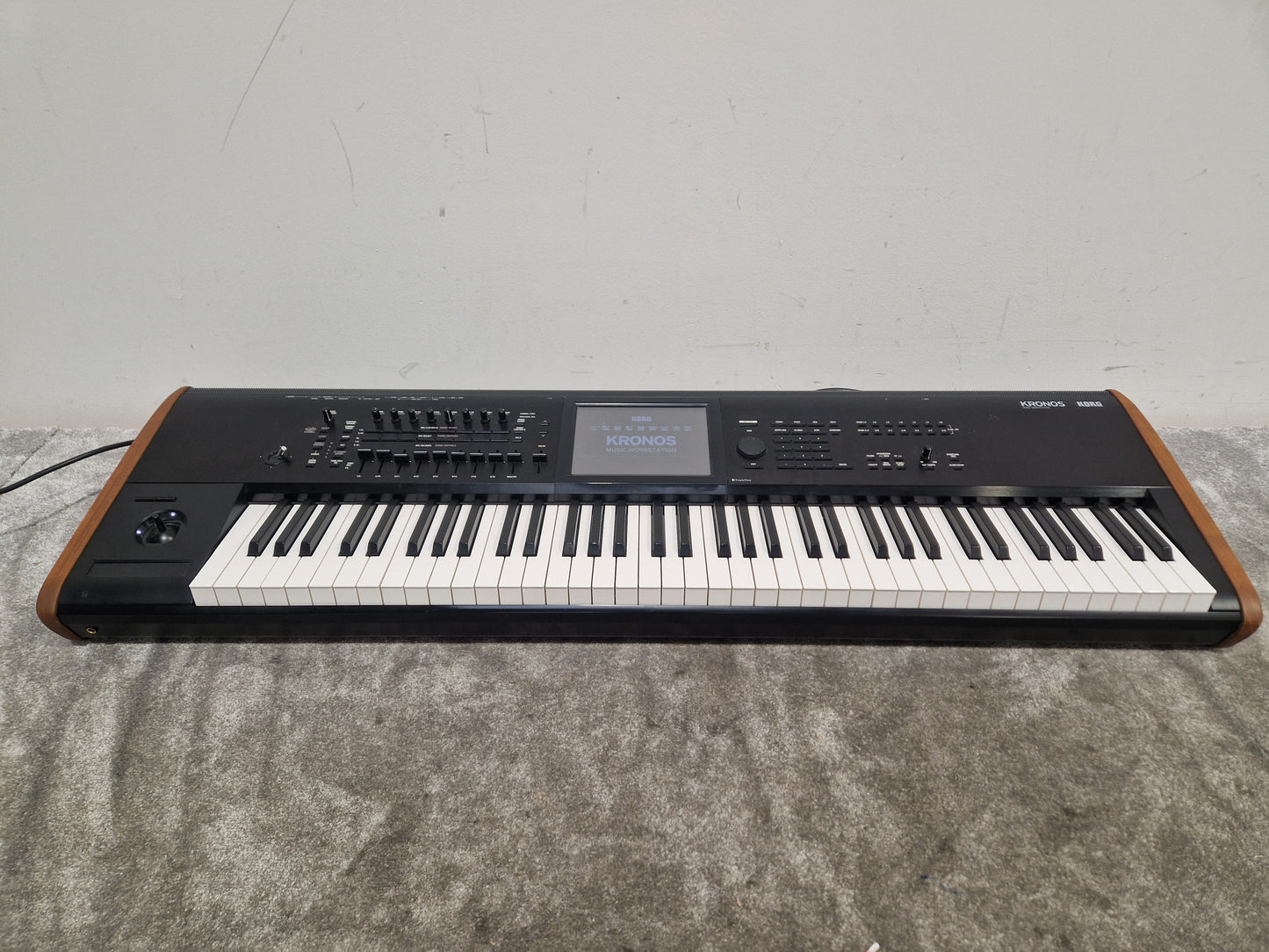 Korg Kronos 2 73 - Advanced Synth Workstation - Very Good w/ Power Supply, Manual, CDs