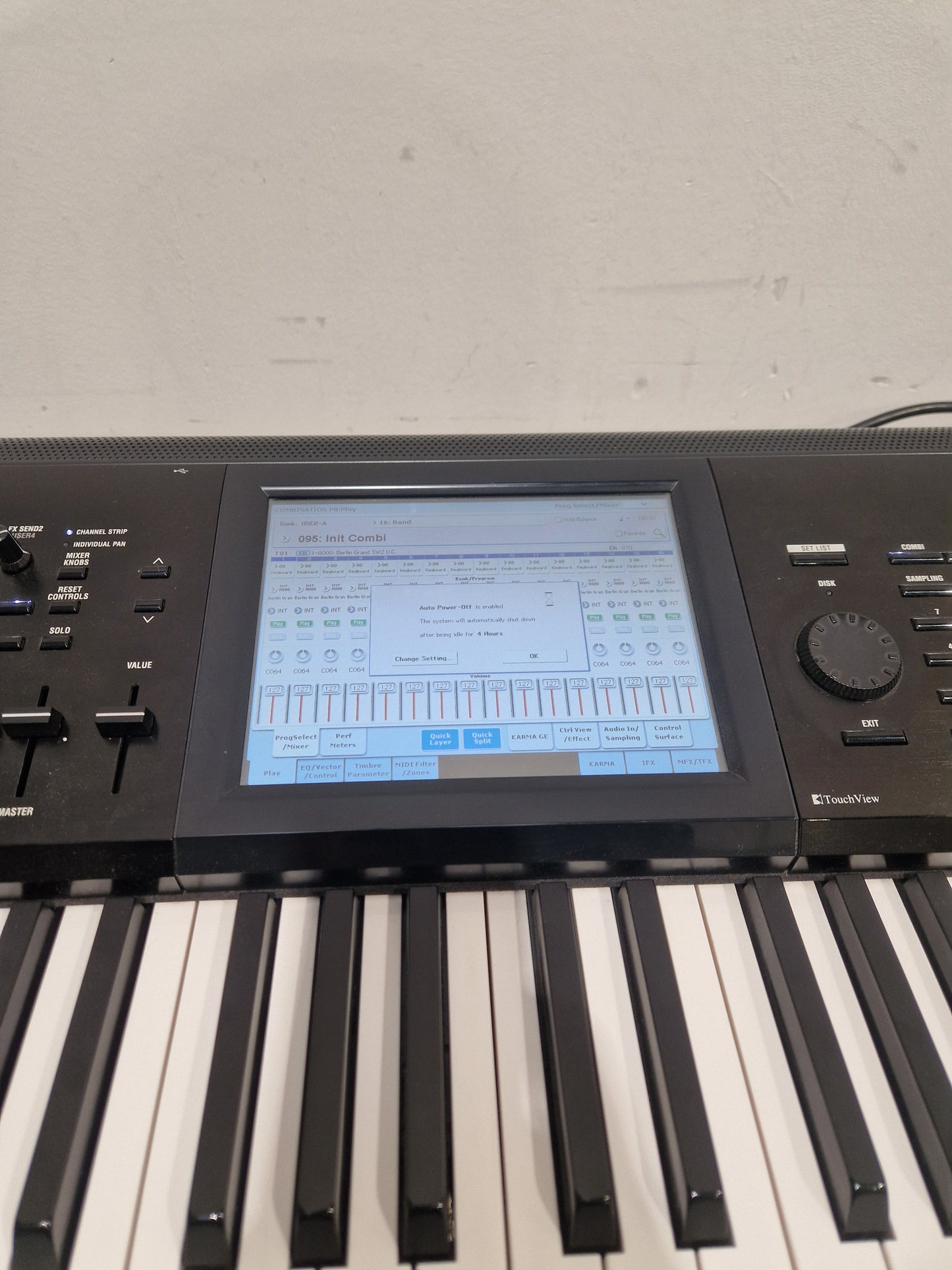 Korg Kronos 2 73 - Advanced Synth Workstation - Very Good w/ Power Supply, Manual, CDs