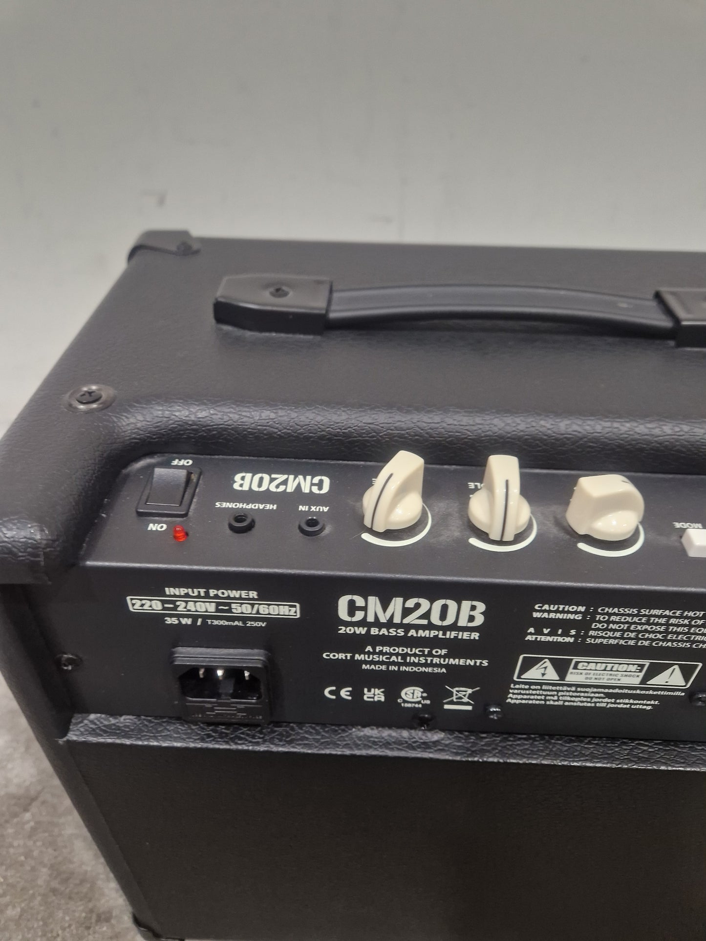 Cort CM20B - 20W Bass Combo Amp - Excellent w/ Power Supply