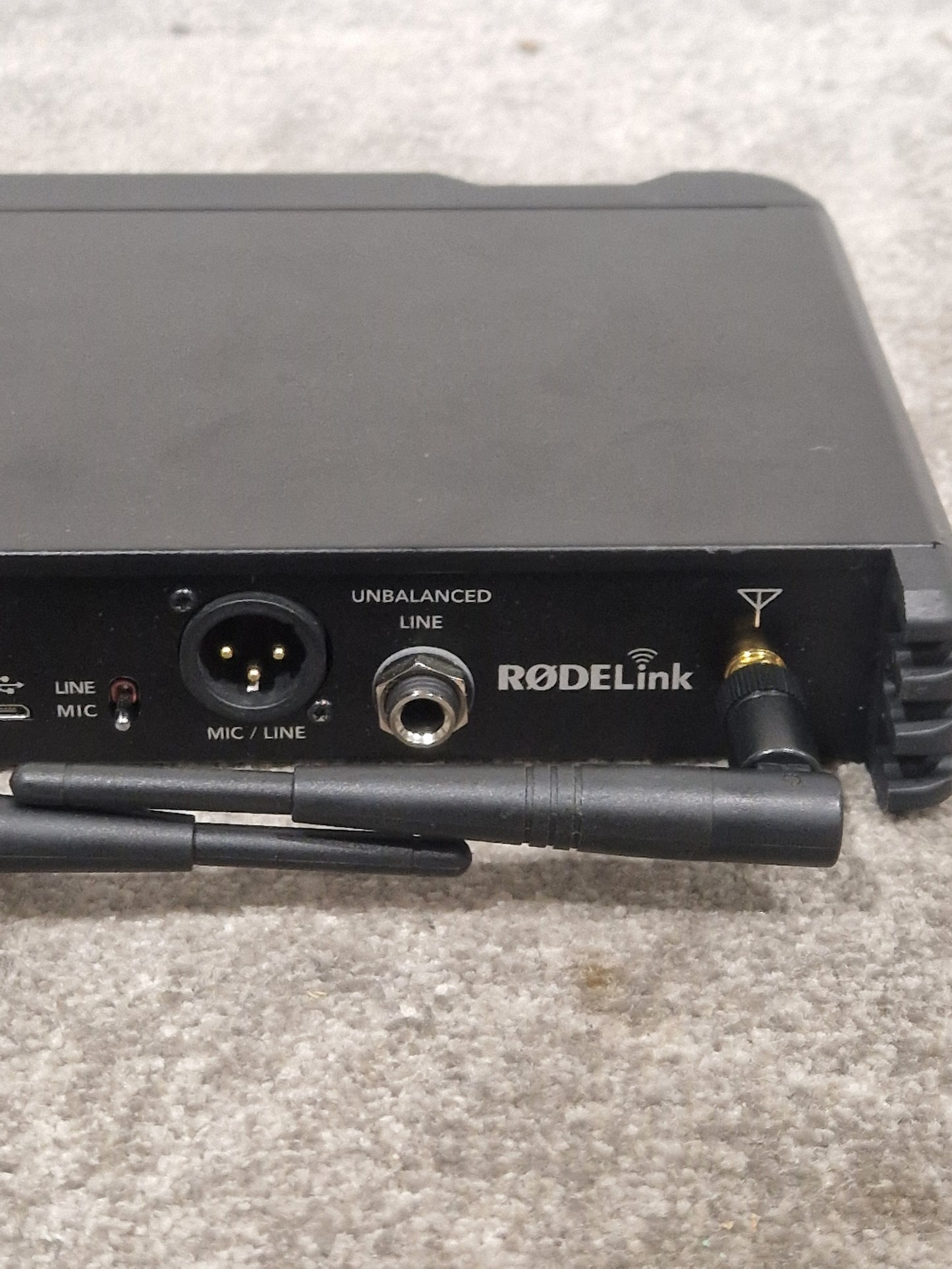 Rodelink RX-DT Transmitter - Professional Audio Transmitter - Good w/ Power Supply