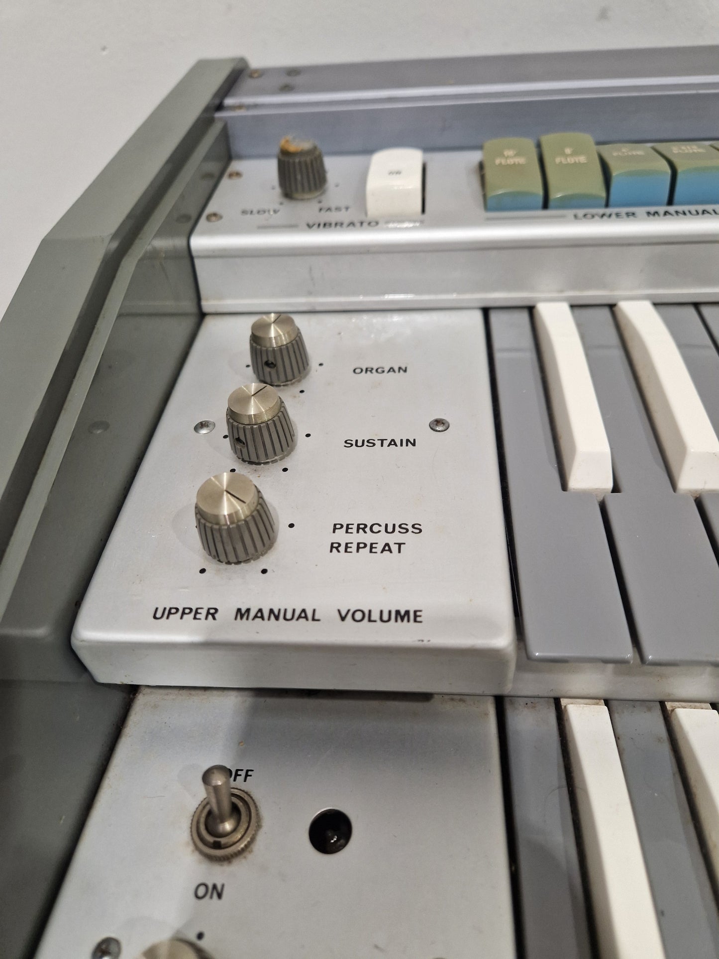 CRB Diamond 800 Organ - Rare Reverse Keys Model - Good w/ Power Supply & Hard Case