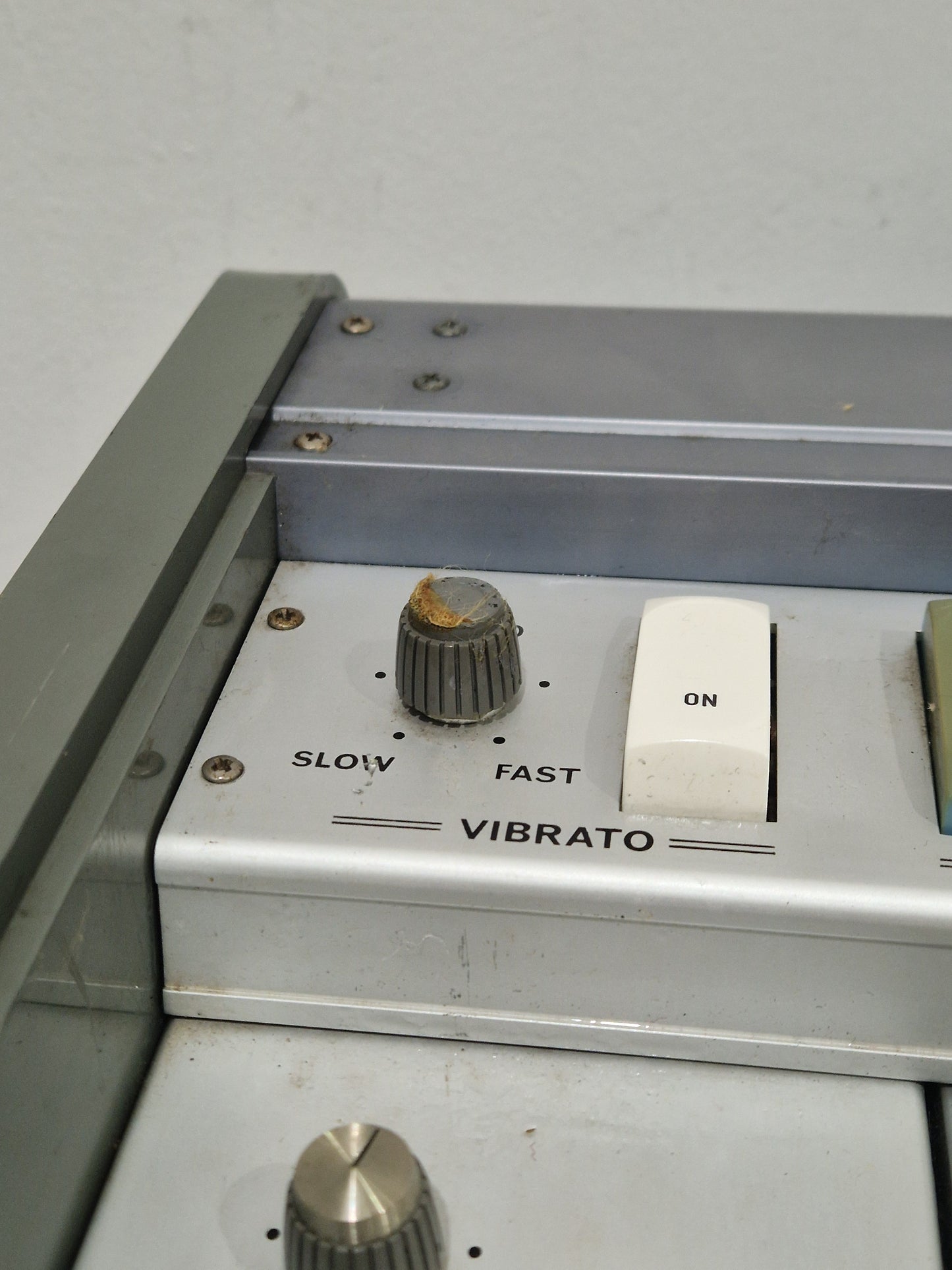 CRB Diamond 800 Organ - Rare Reverse Keys Model - Good w/ Power Supply & Hard Case