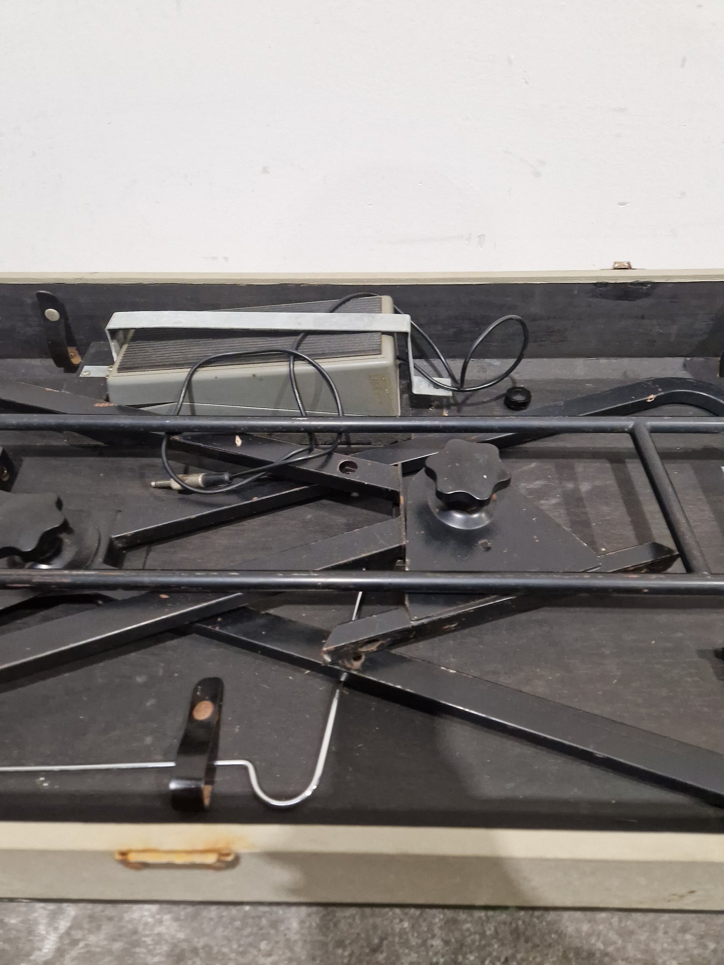 CRB Diamond 800 Organ - Rare Reverse Keys Model - Good w/ Power Supply & Hard Case